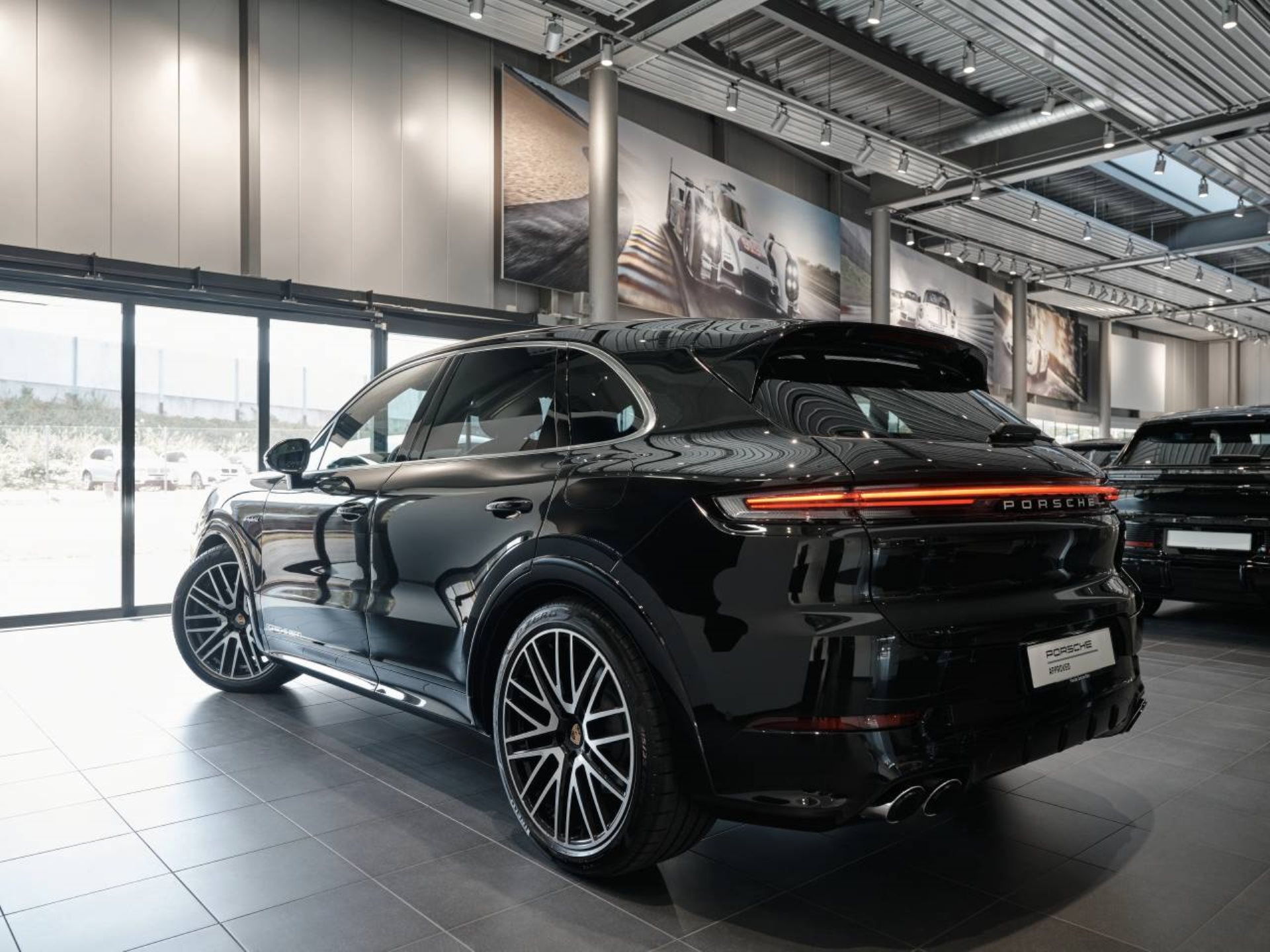 PORSCHE Cayenne E-Hybrid-image-7