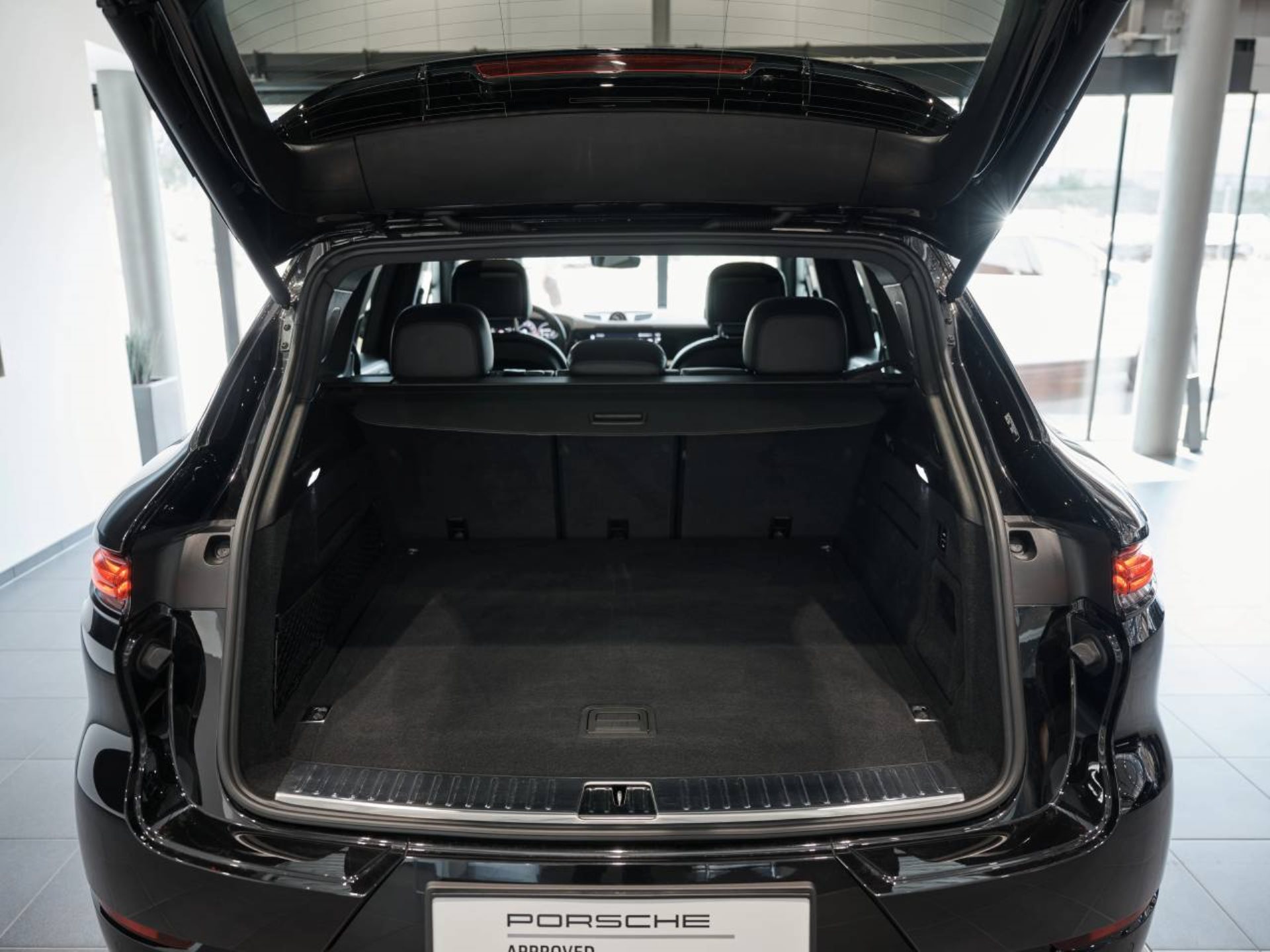 PORSCHE Cayenne E-Hybrid-image-6