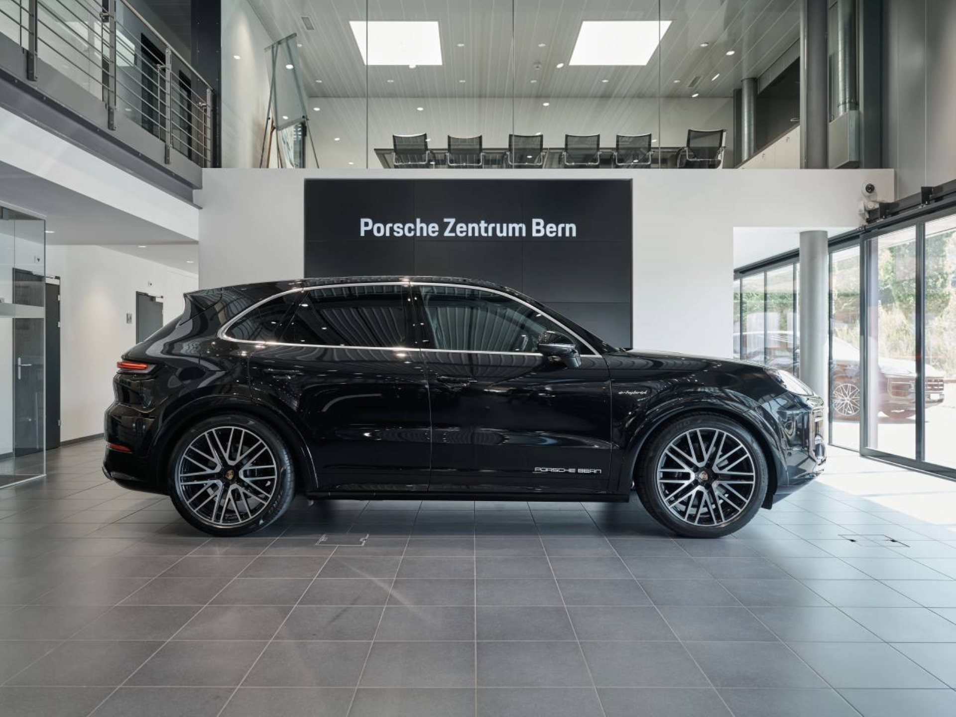 PORSCHE Cayenne E-Hybrid-image-1