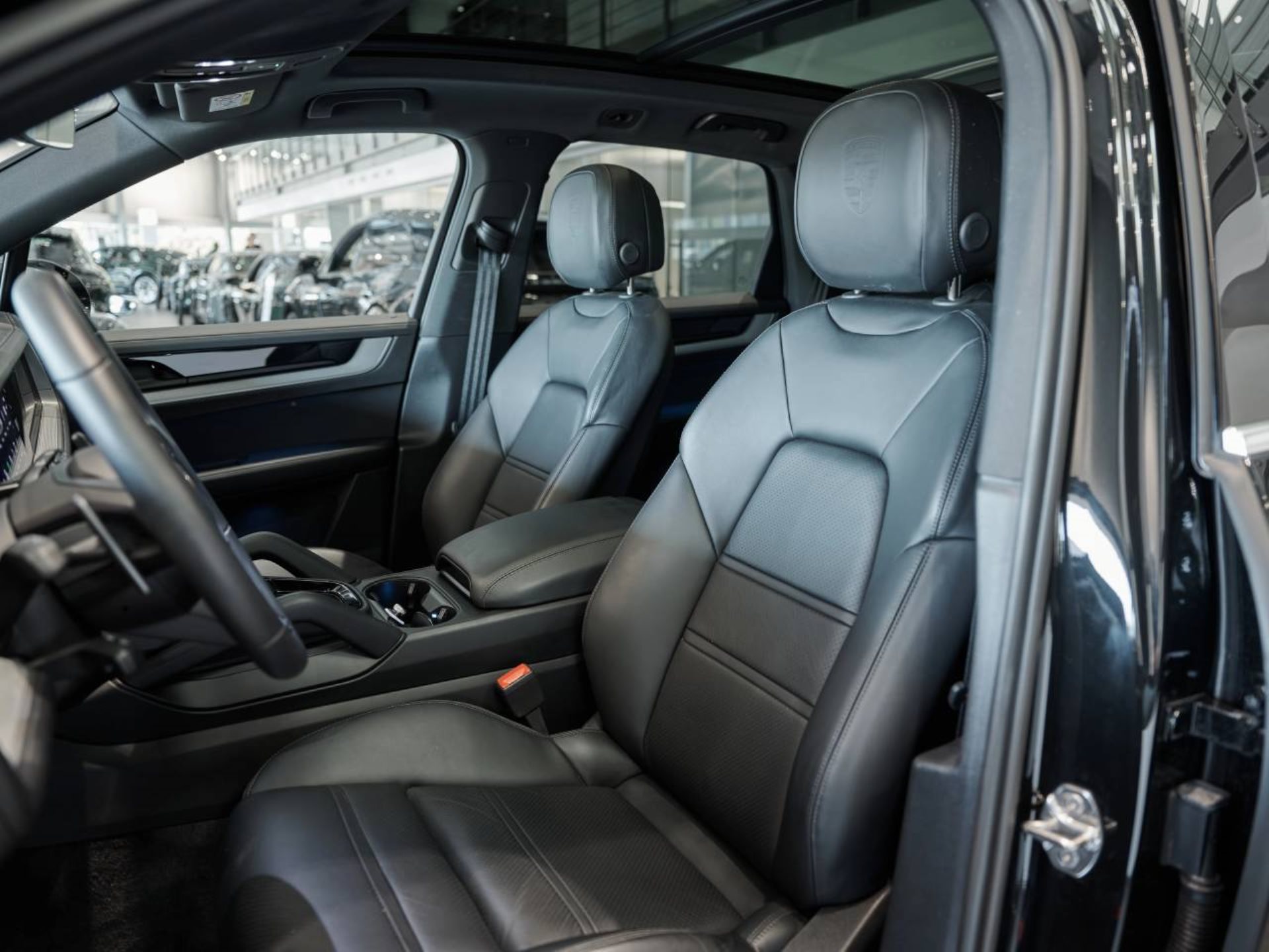 PORSCHE Cayenne E-Hybrid-image-4