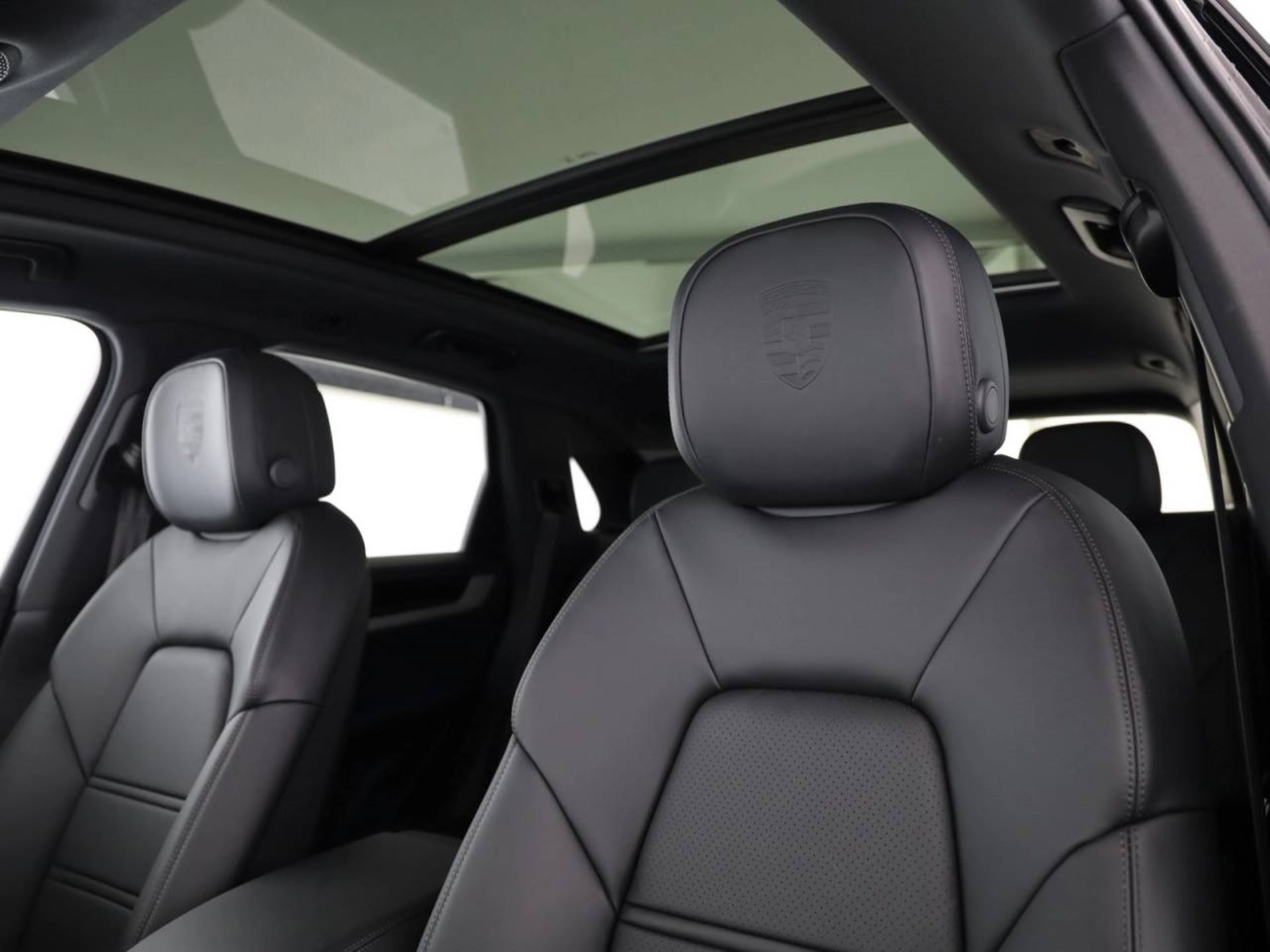 PORSCHE Cayenne E-Hybrid-image-4