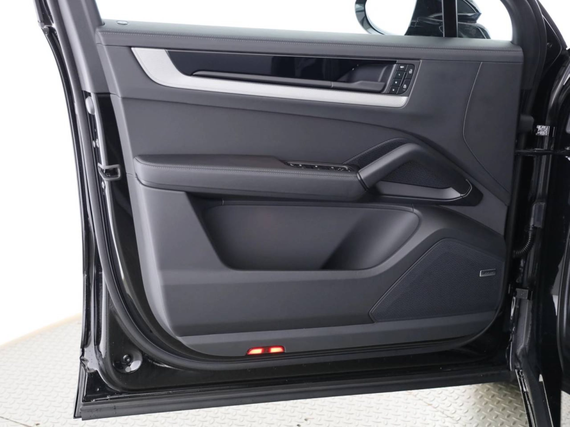 PORSCHE Cayenne E-Hybrid-image-24