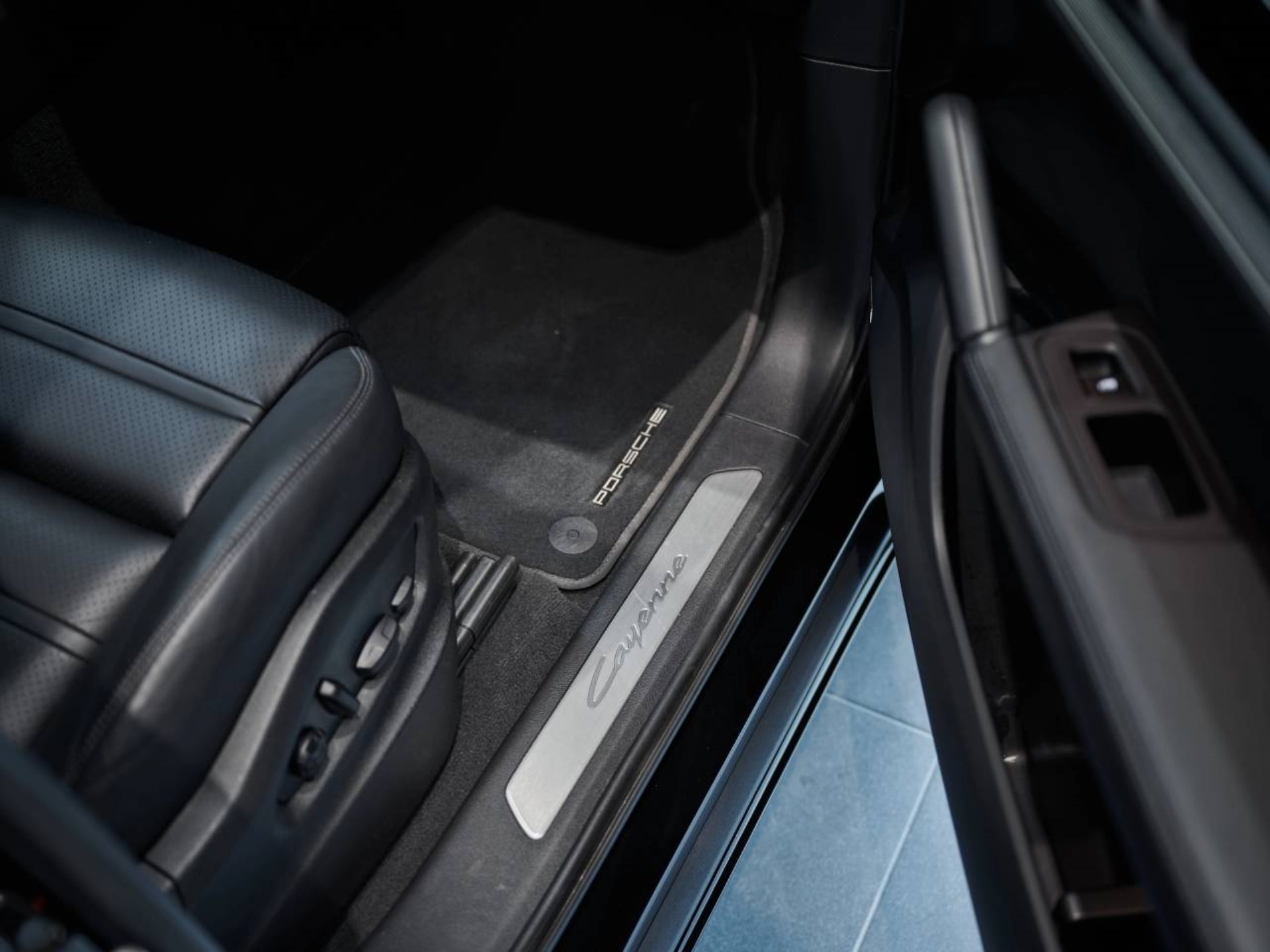 PORSCHE Cayenne E-Hybrid-image-20