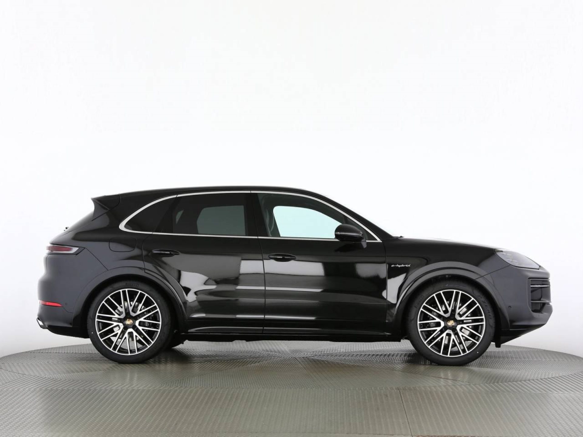 PORSCHE Cayenne E-Hybrid-showroom-element-1