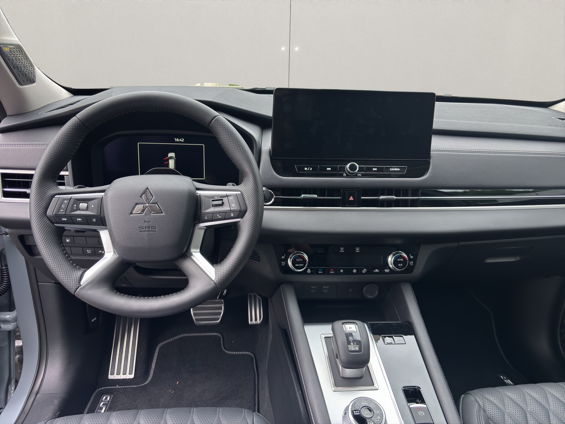 MITSUBISHI Outlander 2.4 PHEV Instyle 4x4-image-7
