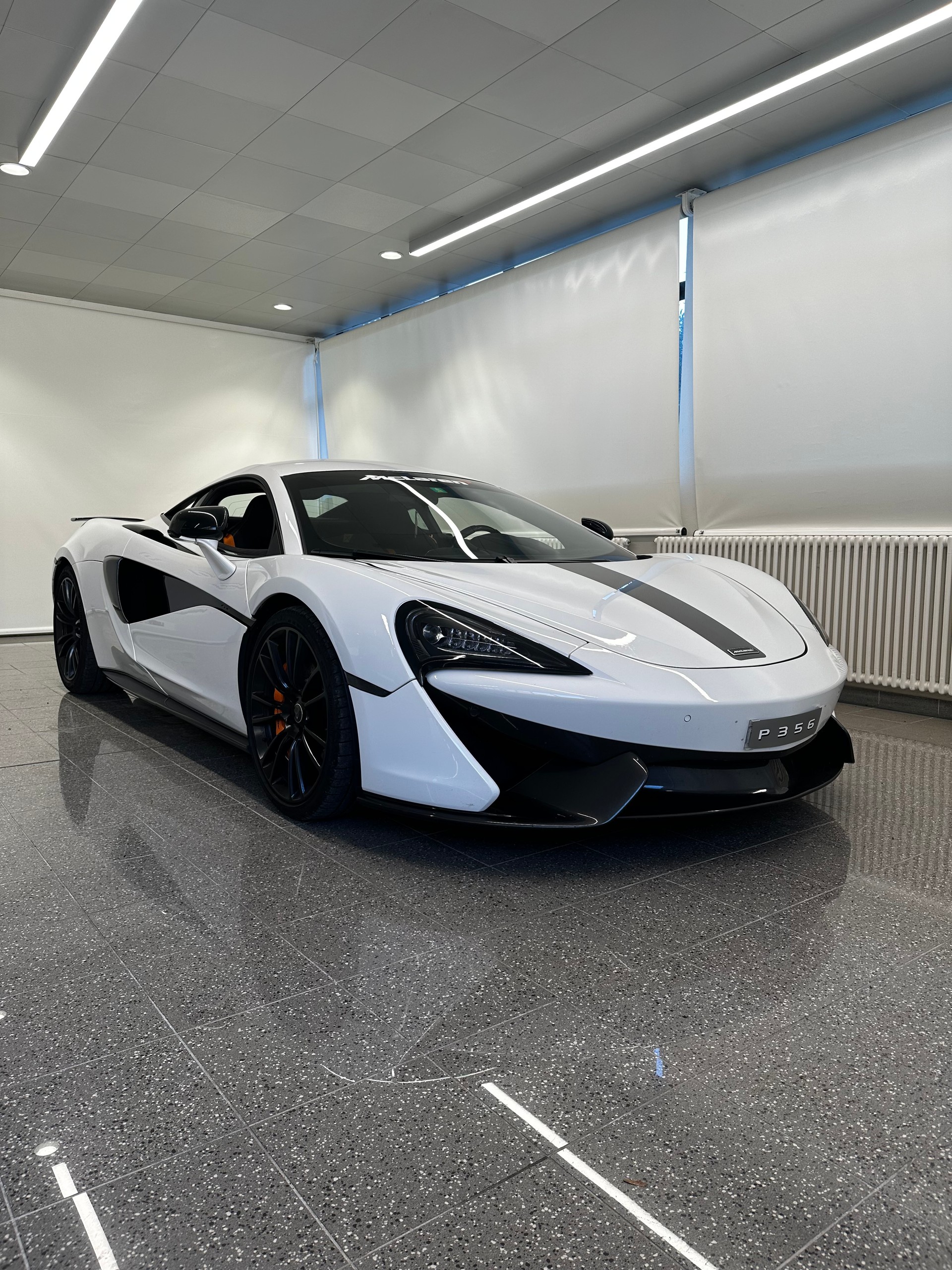 McLAREN 570S Coupé 3.8 V8-image-2