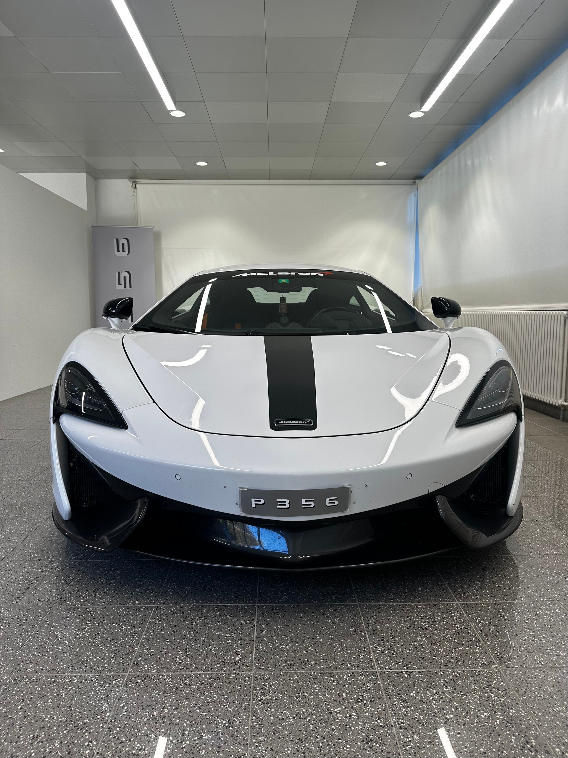 McLAREN 570S Coupé 3.8 V8-image-0