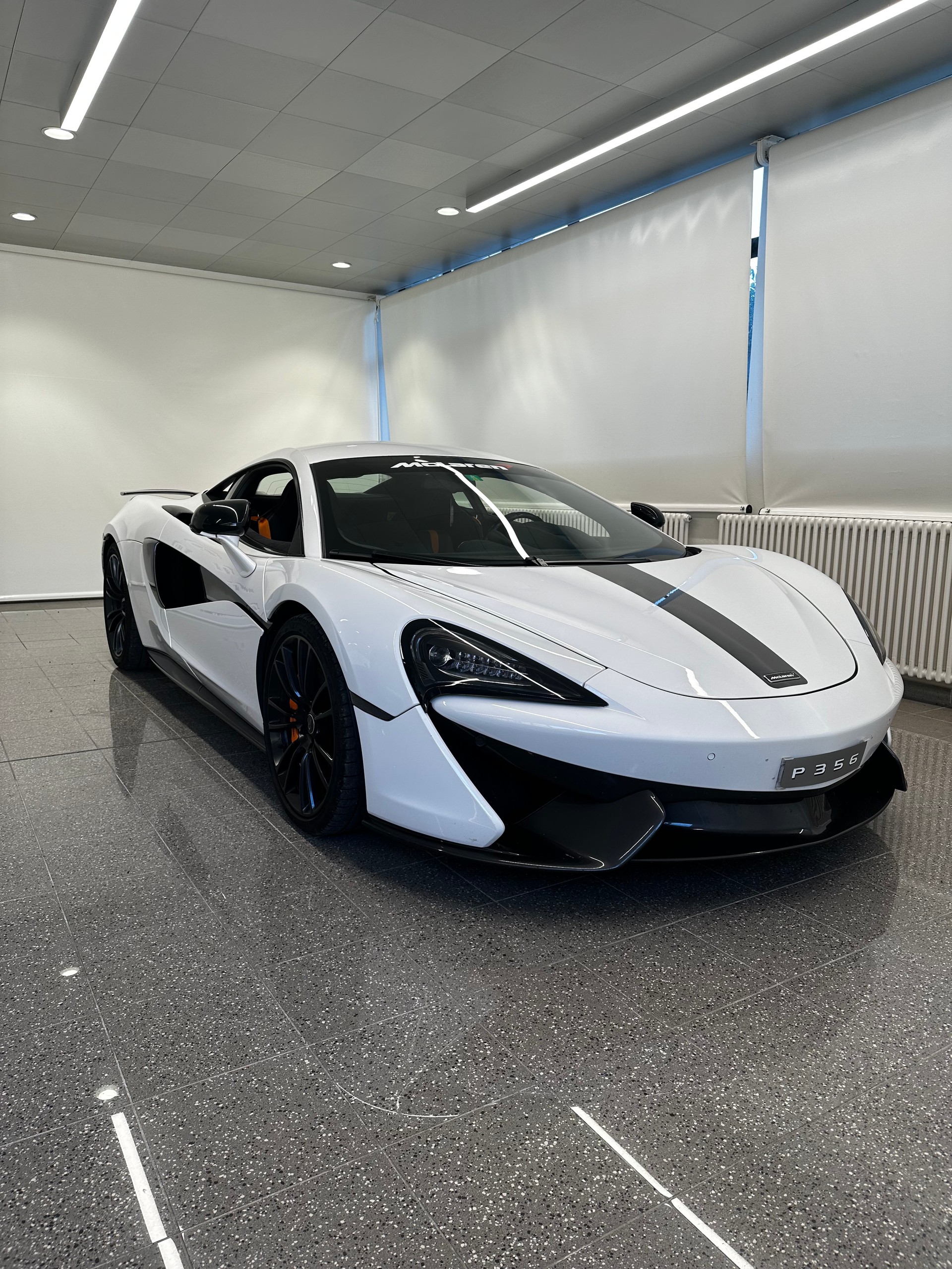 McLAREN 570S Coupé 3.8 V8-image-1