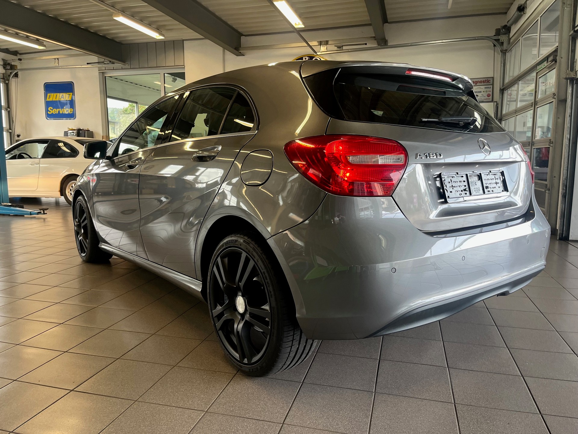 MERCEDES-BENZ A 180 Style-image-9