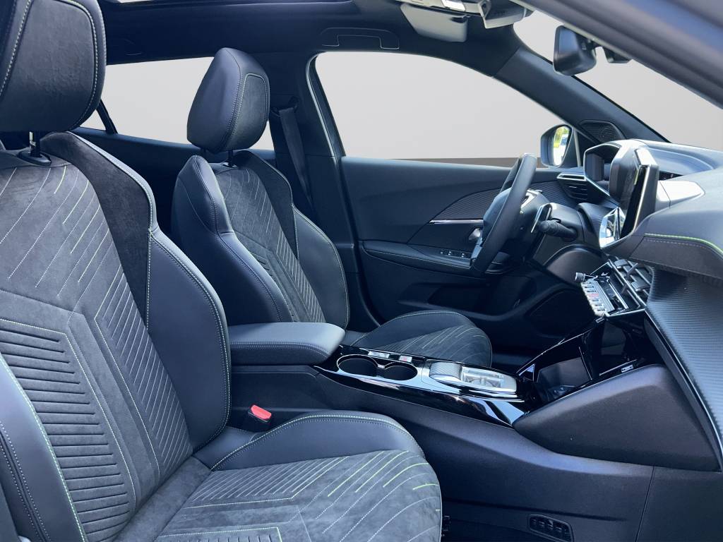 PEUGEOT 2008 1.2 145 MHEV GT-image-10