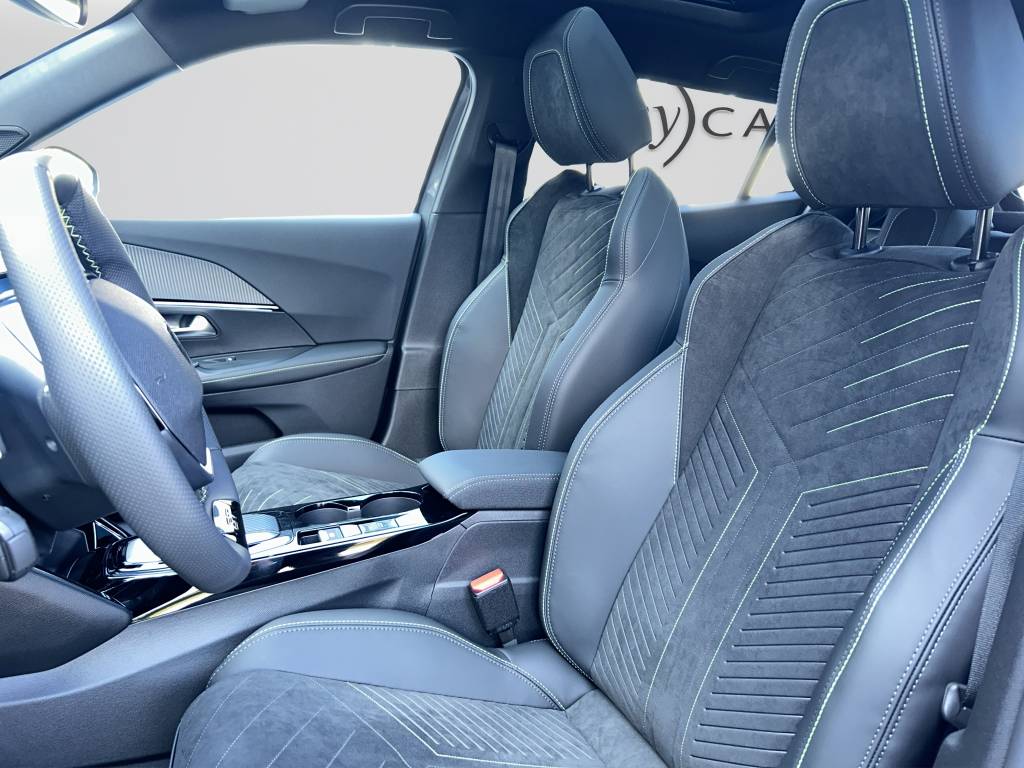 PEUGEOT 2008 1.2 145 MHEV GT-image-7