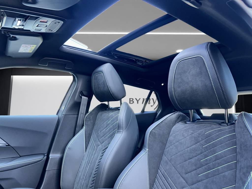 PEUGEOT 2008 1.2 145 MHEV GT-image-9