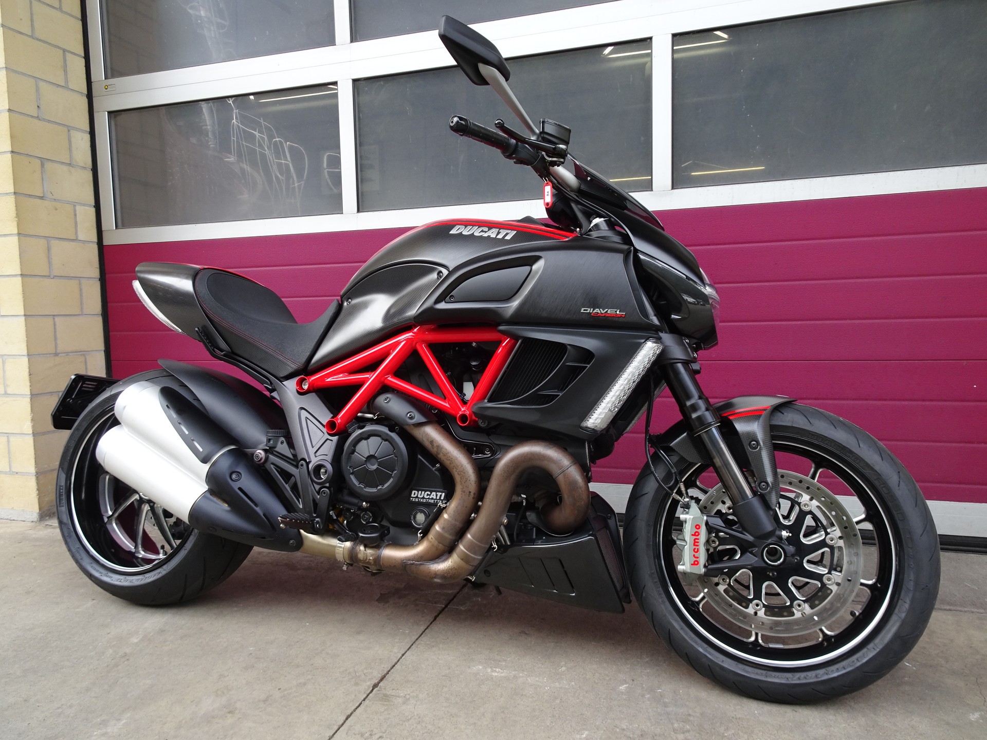 DUCATI Diavel 1200 Carbon-image-10