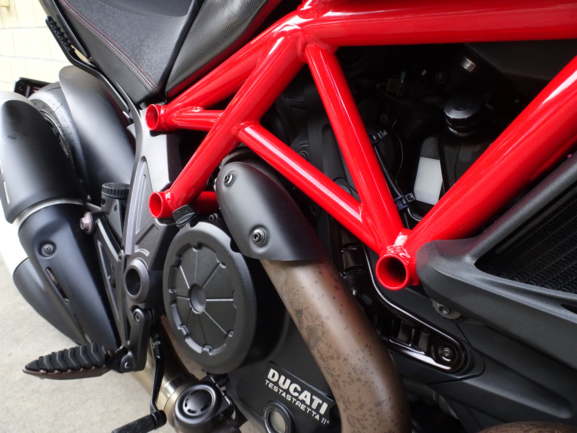 DUCATI Diavel 1200 Carbon-image-13