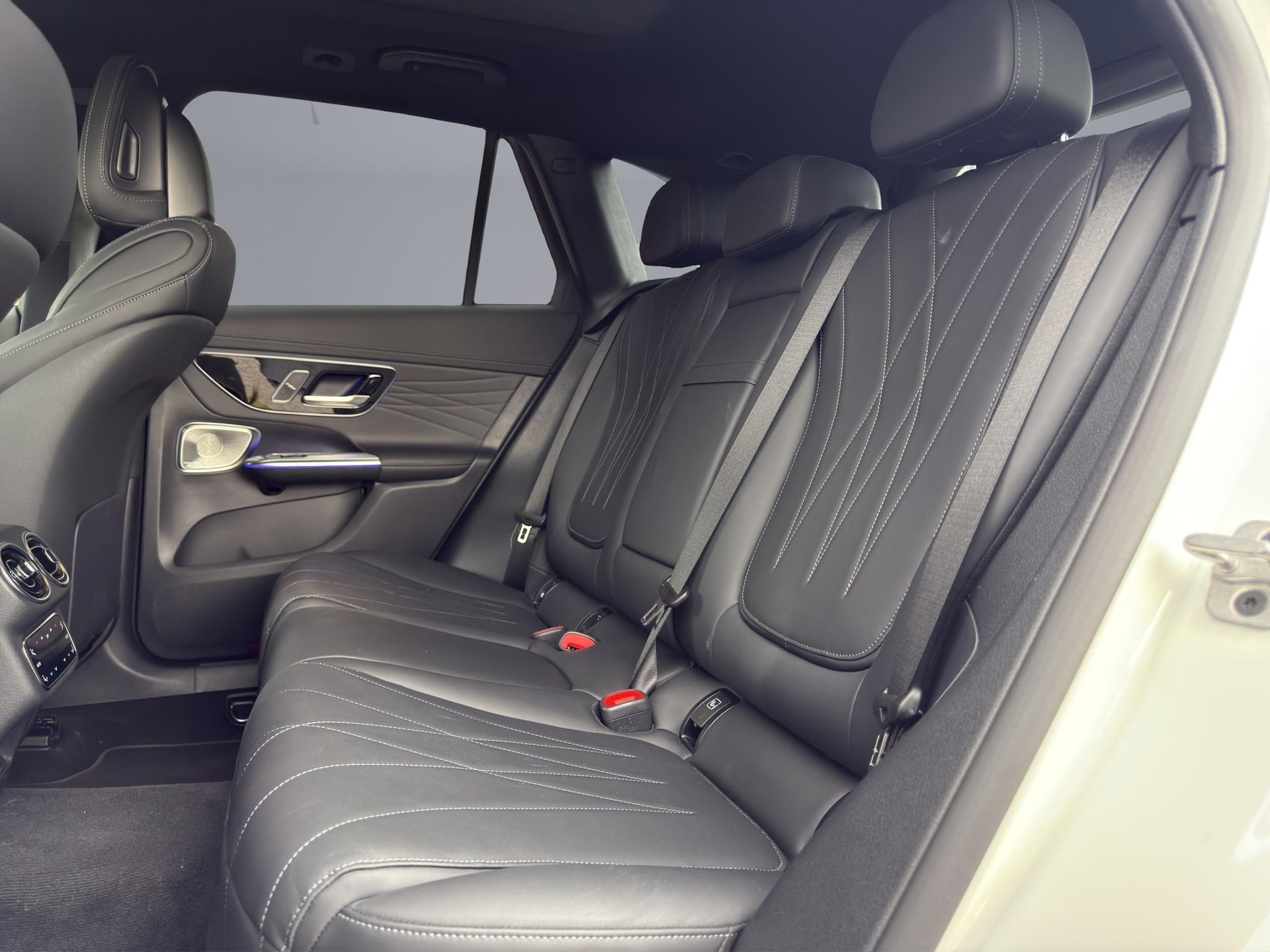 MERCEDES-BENZ GLC 300 AMG Line 4matic-image-18