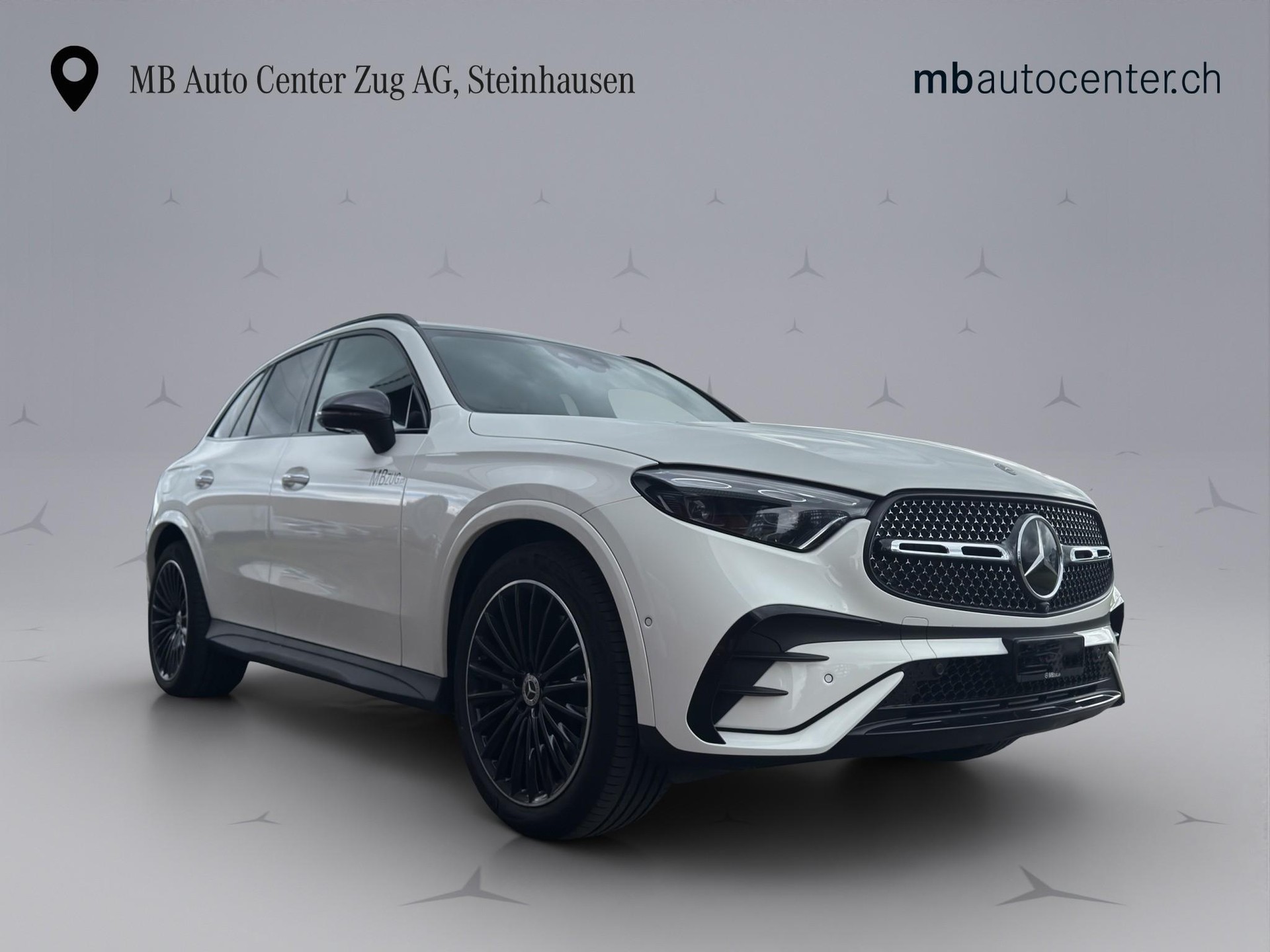 MERCEDES-BENZ GLC 300 AMG Line 4matic-image-4