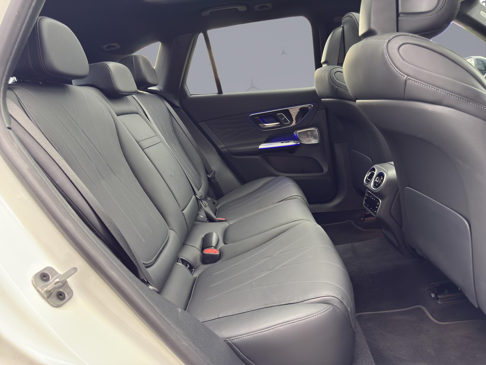 MERCEDES-BENZ GLC 300 AMG Line 4matic-image-23
