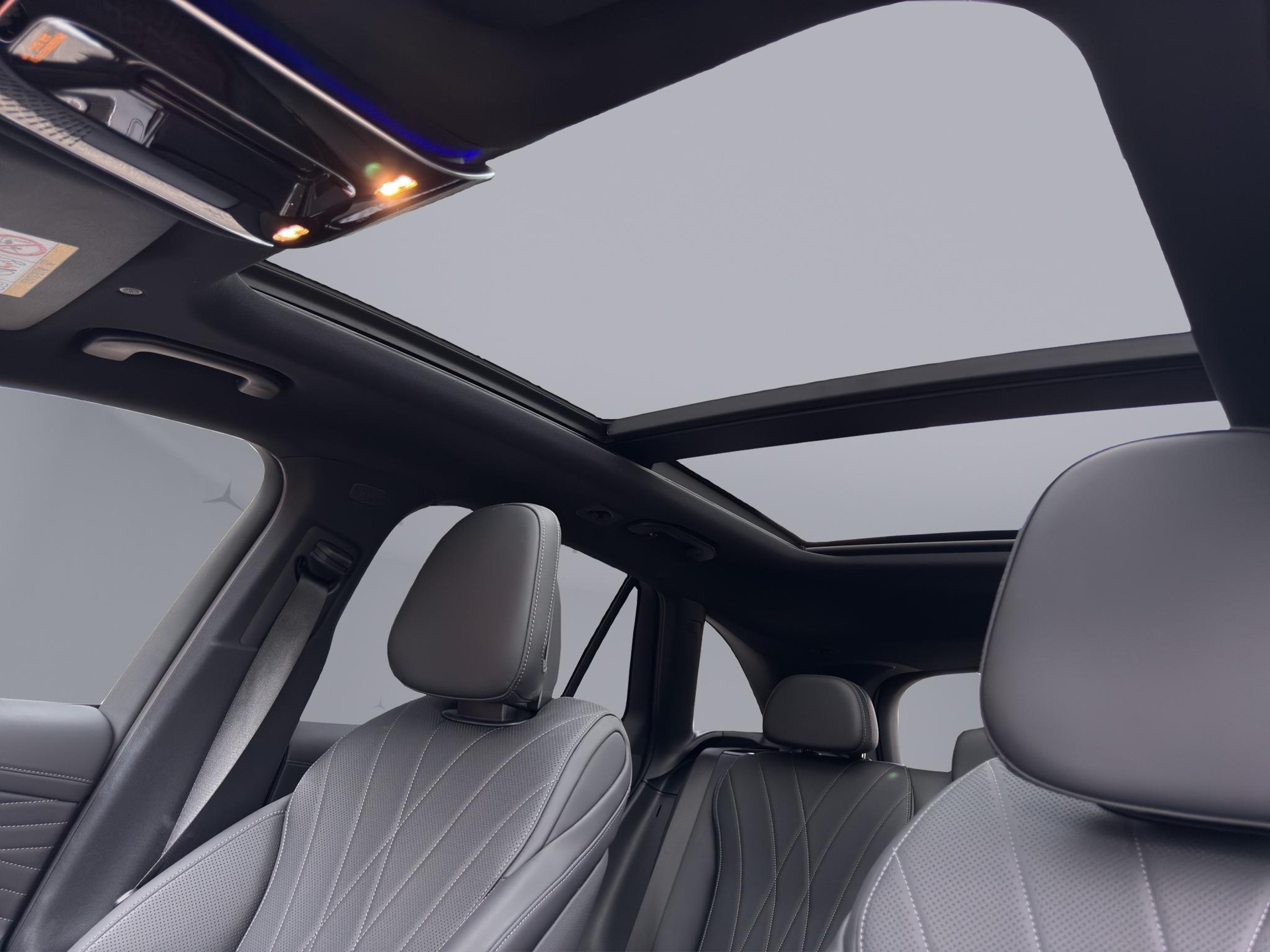 MERCEDES-BENZ GLC 300 AMG Line 4matic-image-25