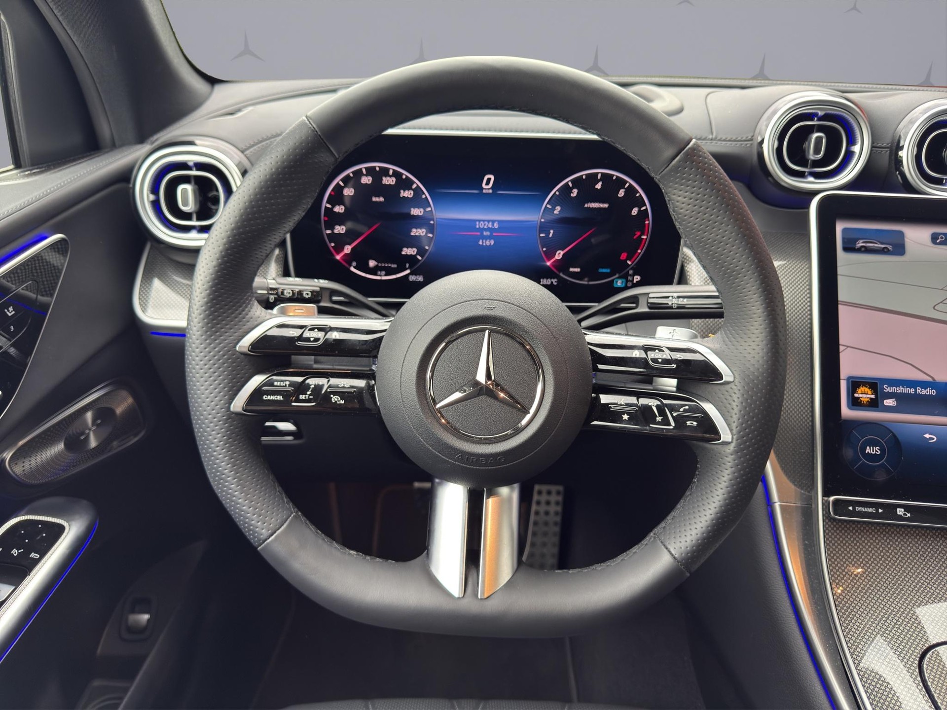 MERCEDES-BENZ GLC 300 AMG Line 4matic-image-17
