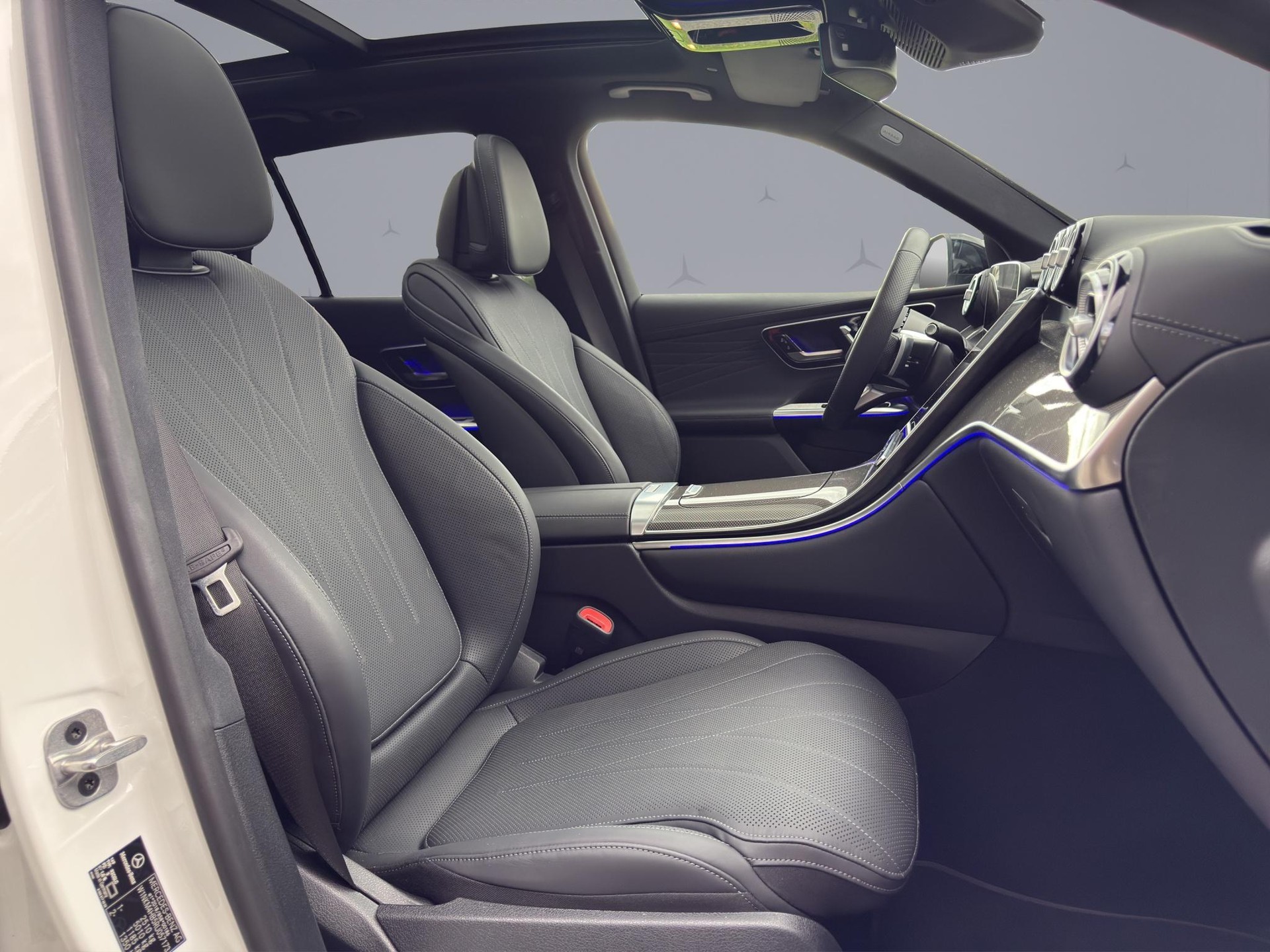 MERCEDES-BENZ GLC 300 AMG Line 4matic-image-22