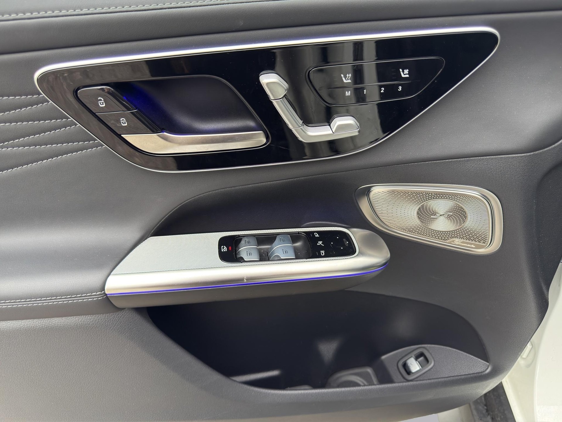 MERCEDES-BENZ GLC 300 AMG Line 4matic-image-16