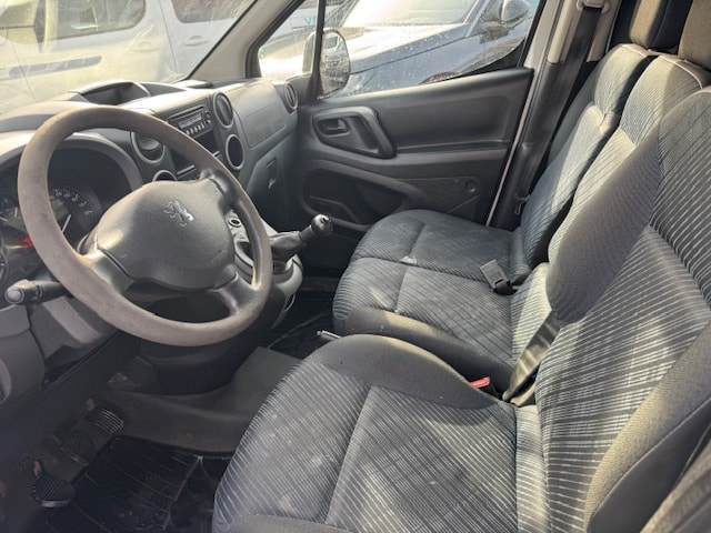 PEUGEOT Partner 1.6 HDI Urban Pack-image-6
