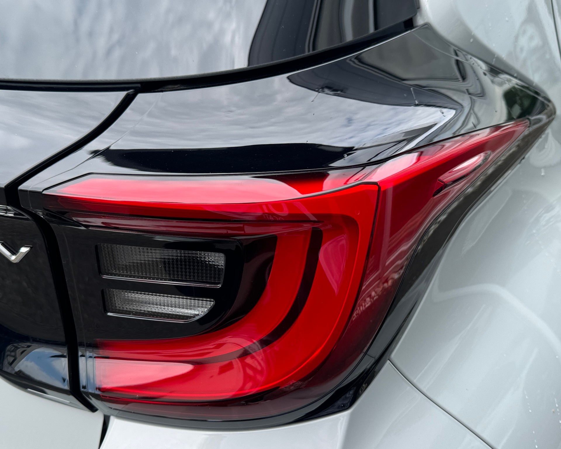 TOYOTA Yaris 1.5 GR Sport e-CVT-image-9