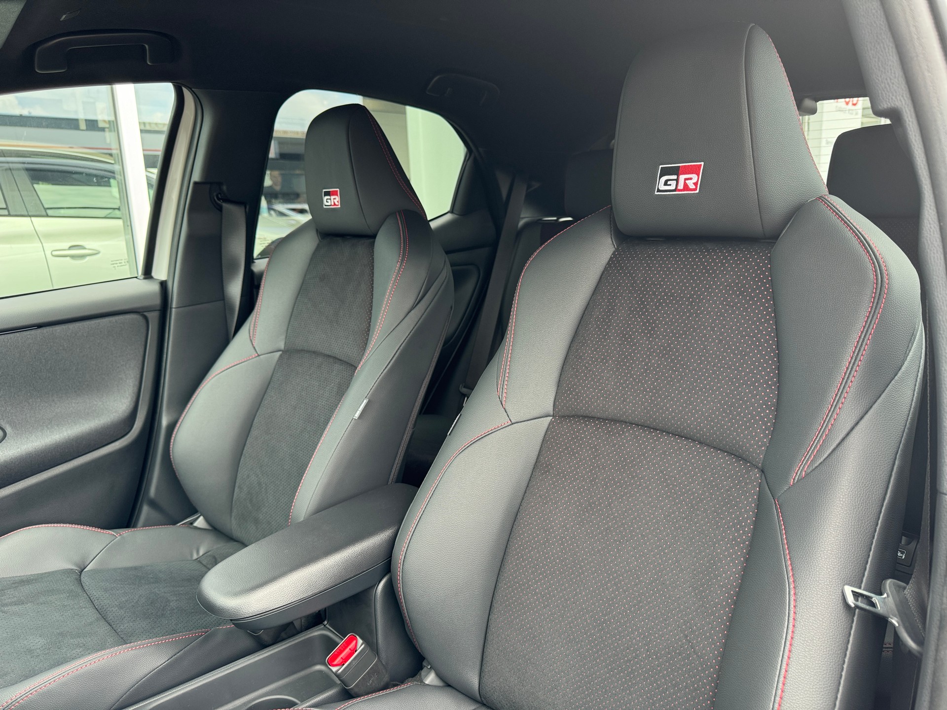 TOYOTA Yaris 1.5 GR Sport e-CVT-image-10
