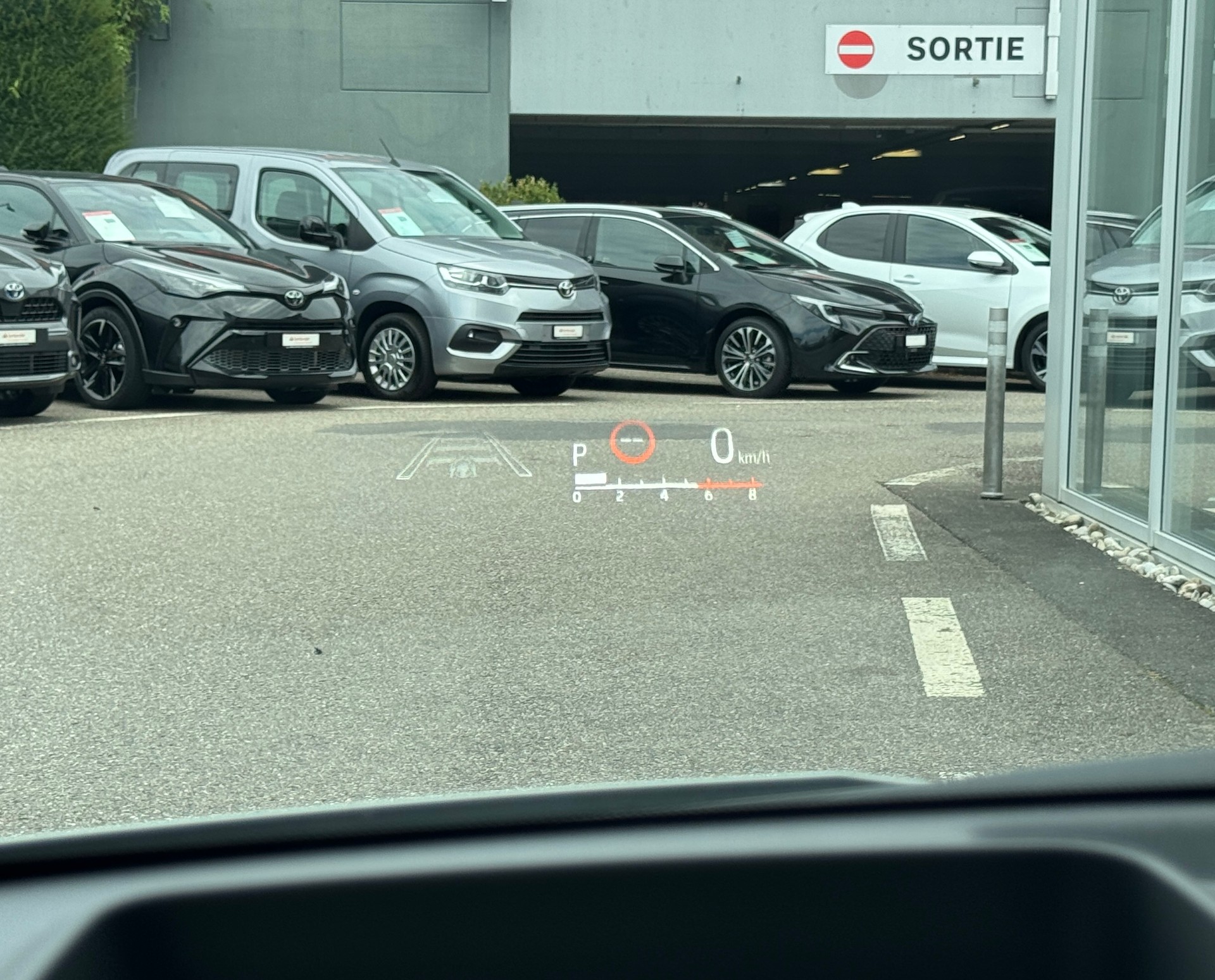 TOYOTA Yaris 1.5 GR Sport e-CVT-image-15