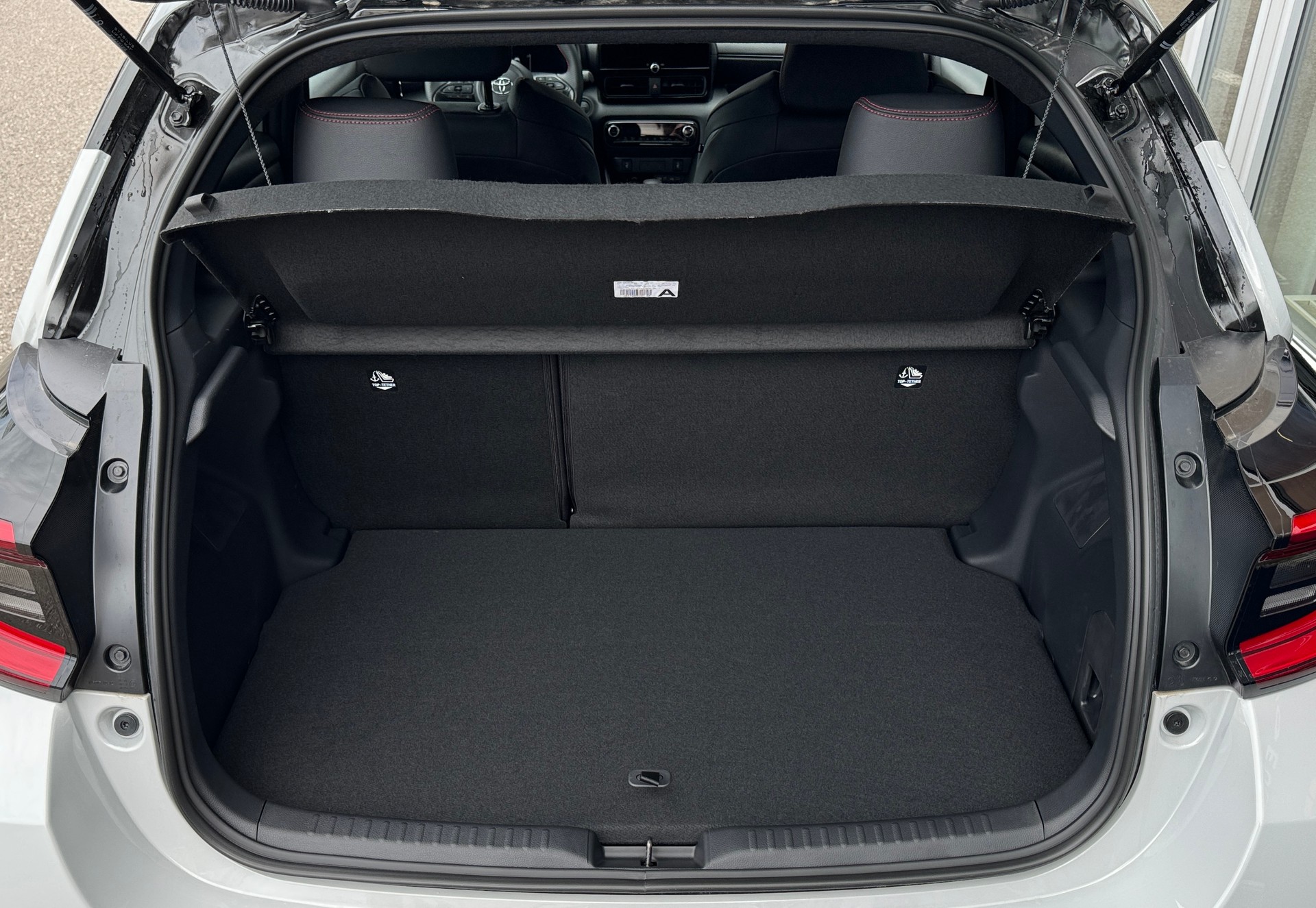 TOYOTA Yaris 1.5 GR Sport e-CVT-image-8
