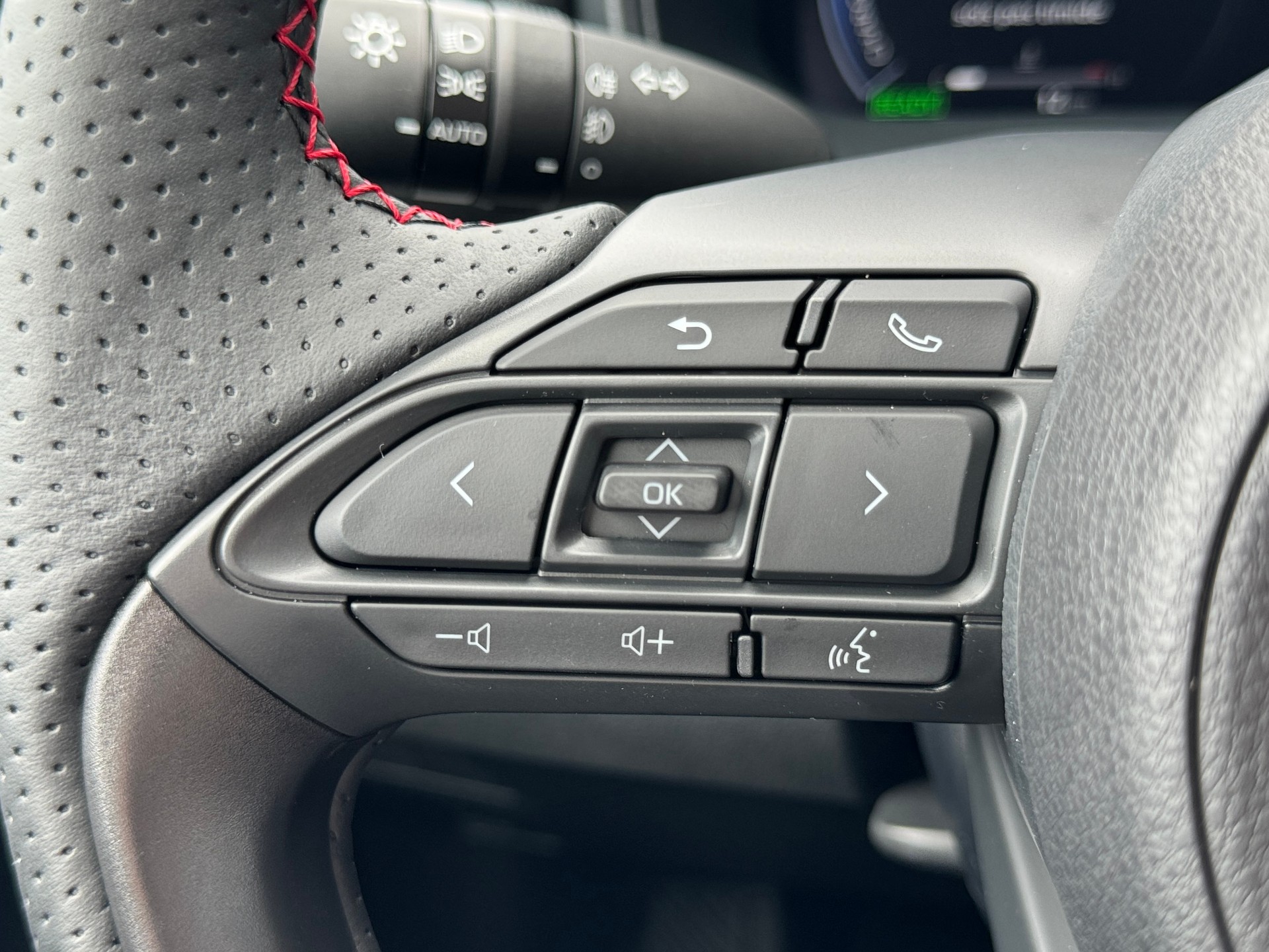 TOYOTA Yaris 1.5 GR Sport e-CVT-image-18