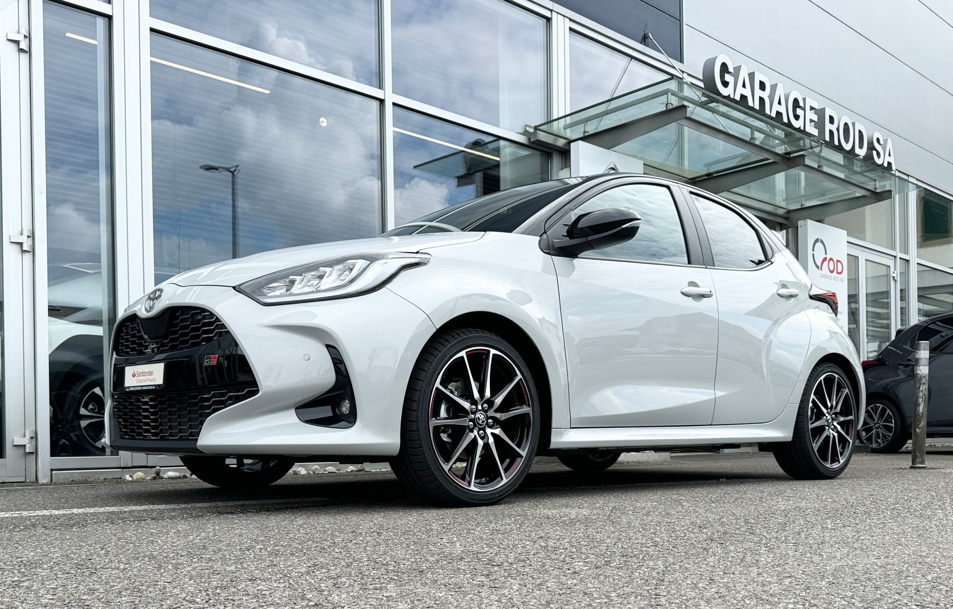TOYOTA Yaris 1.5 GR Sport e-CVT-image-0