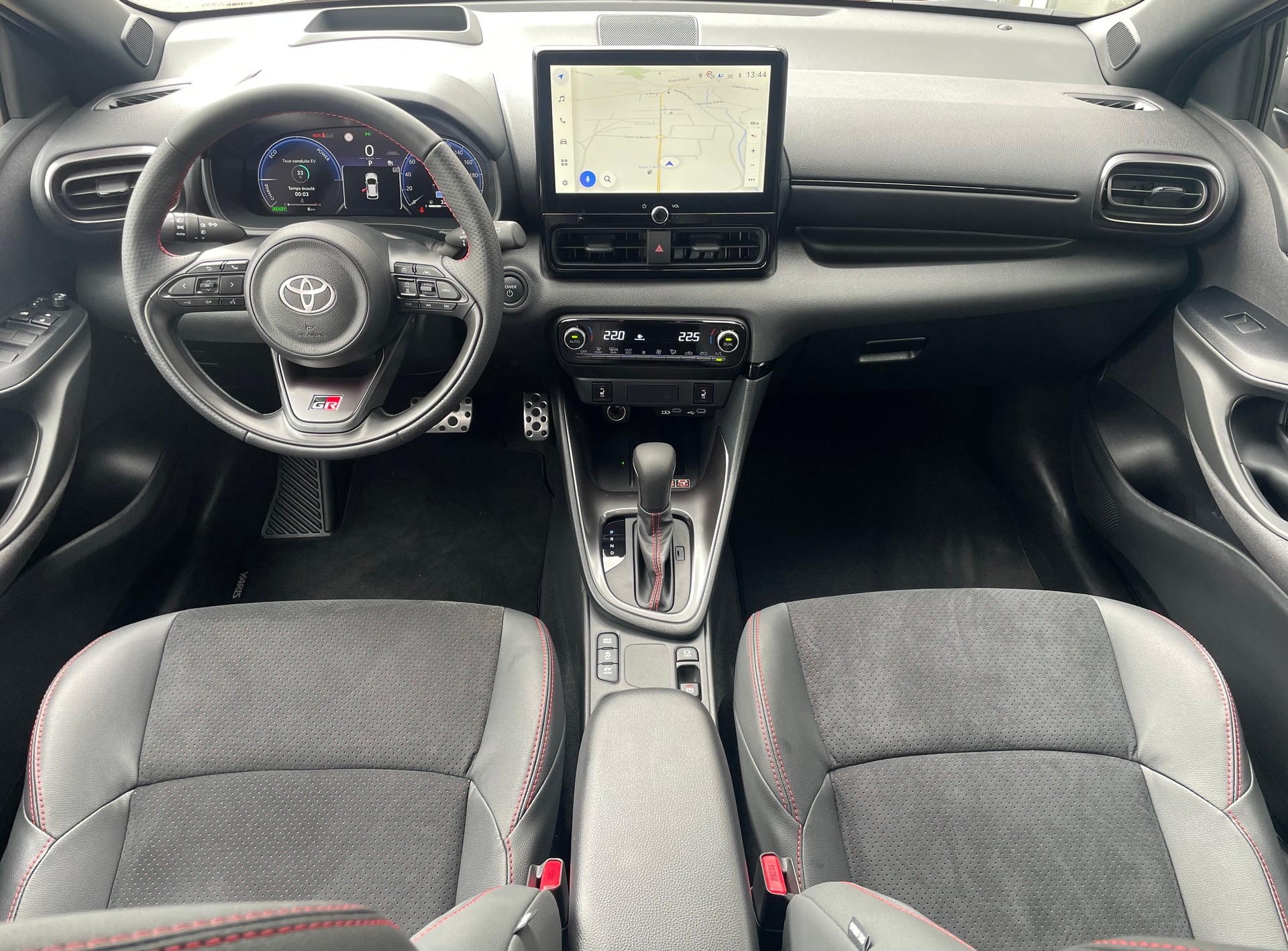 TOYOTA Yaris 1.5 GR Sport e-CVT-image-13