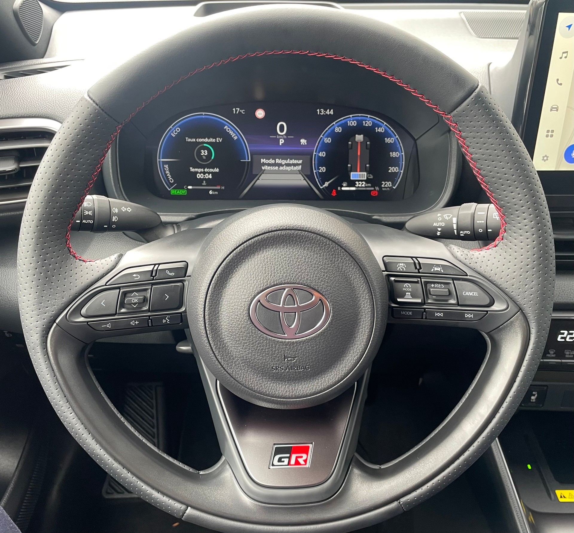 TOYOTA Yaris 1.5 GR Sport e-CVT-image-19