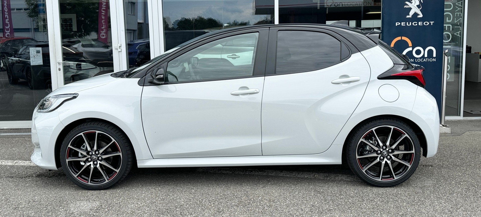 TOYOTA Yaris 1.5 GR Sport e-CVT-image-4