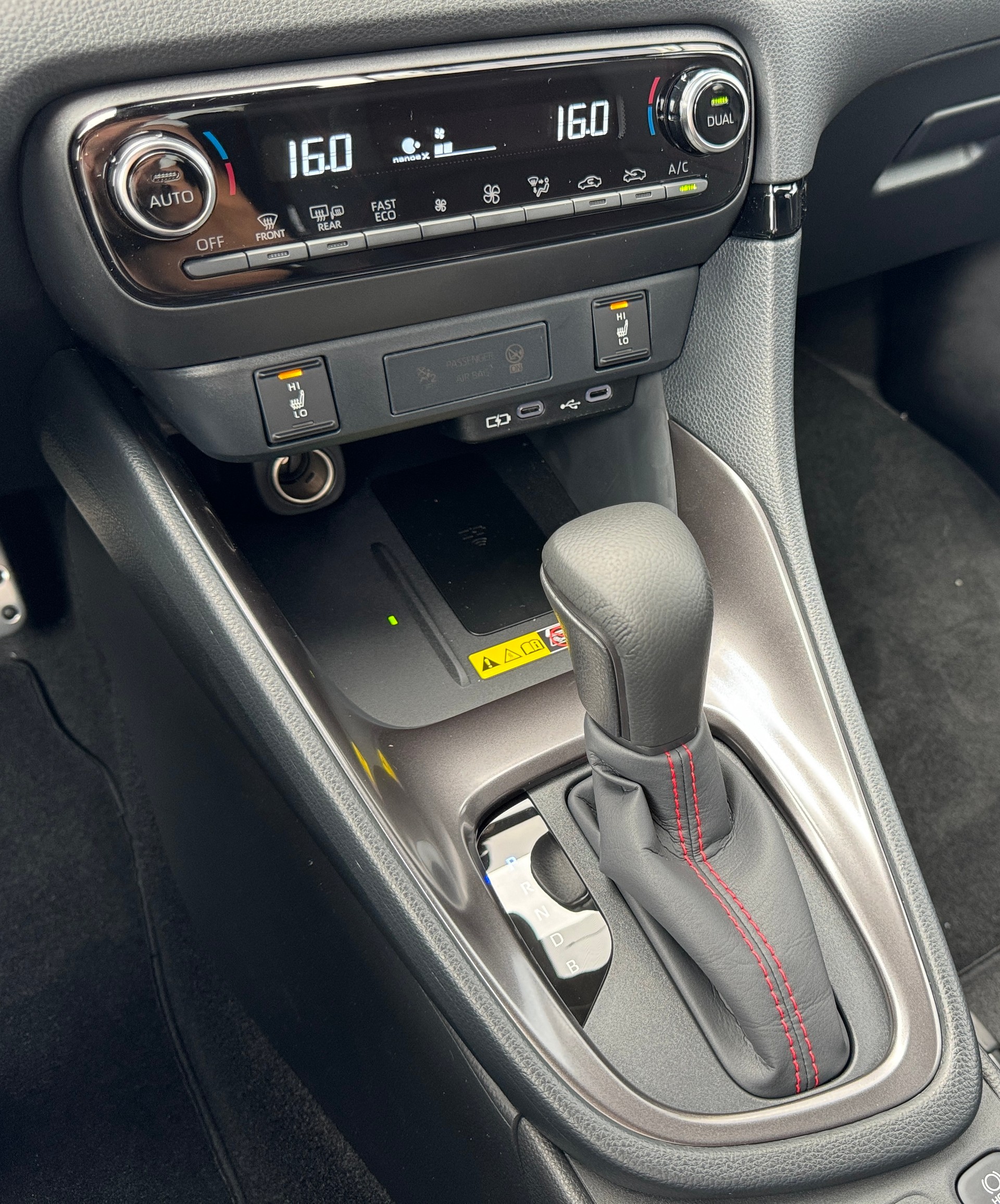 TOYOTA Yaris 1.5 GR Sport e-CVT-image-24