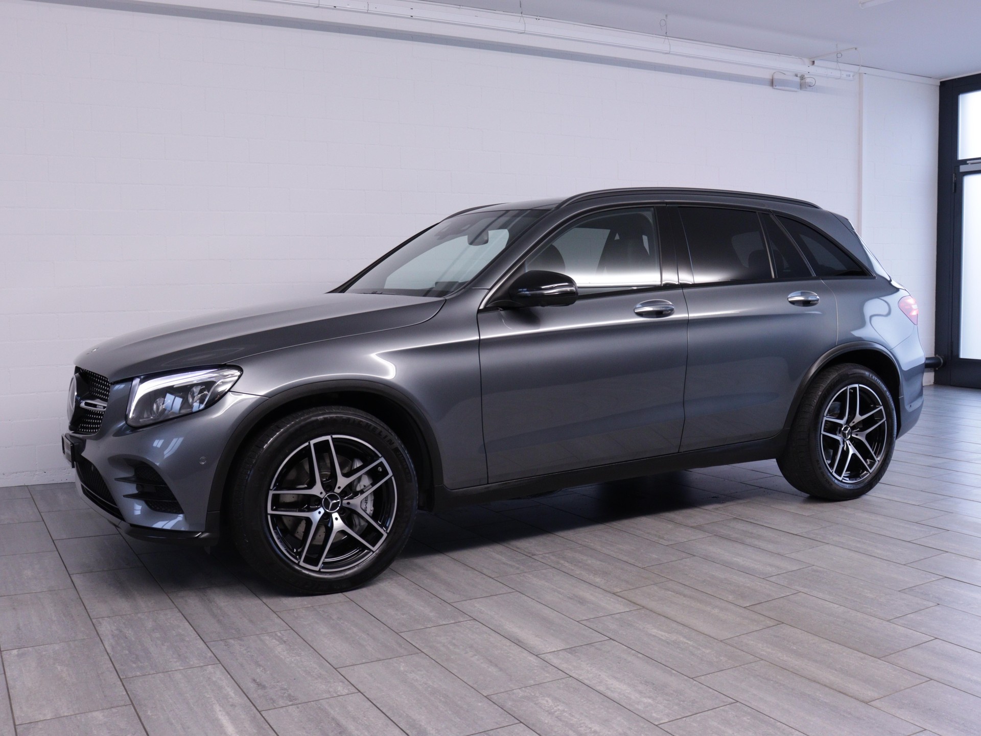 MERCEDES-BENZ GLC 43 AMG 4m-showroom-element-1