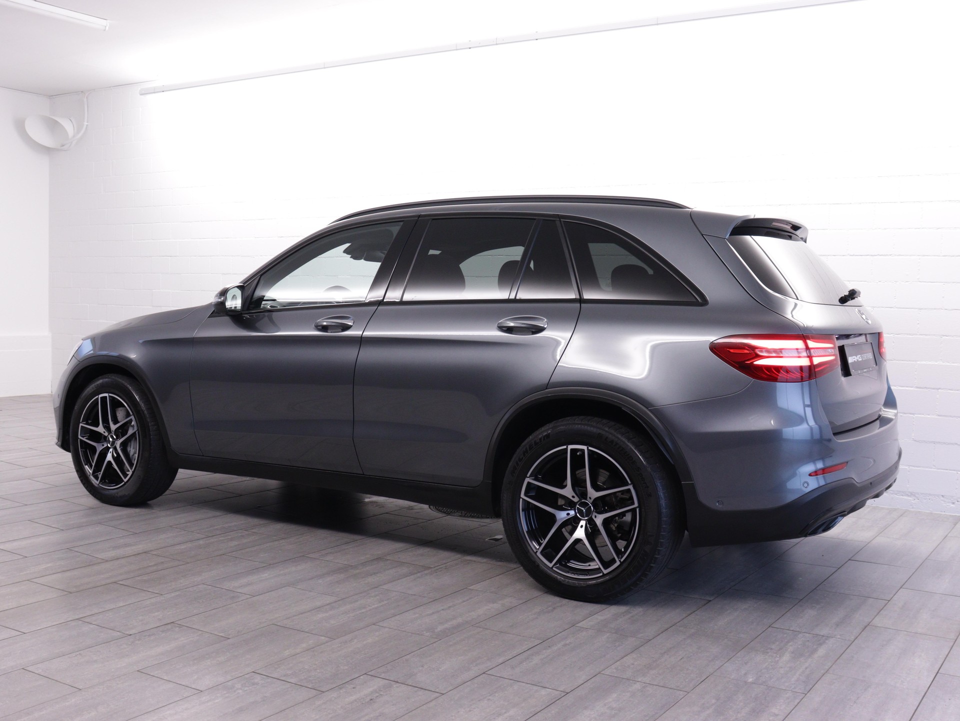 MERCEDES-BENZ GLC 43 AMG 4m-showroom-element-2
