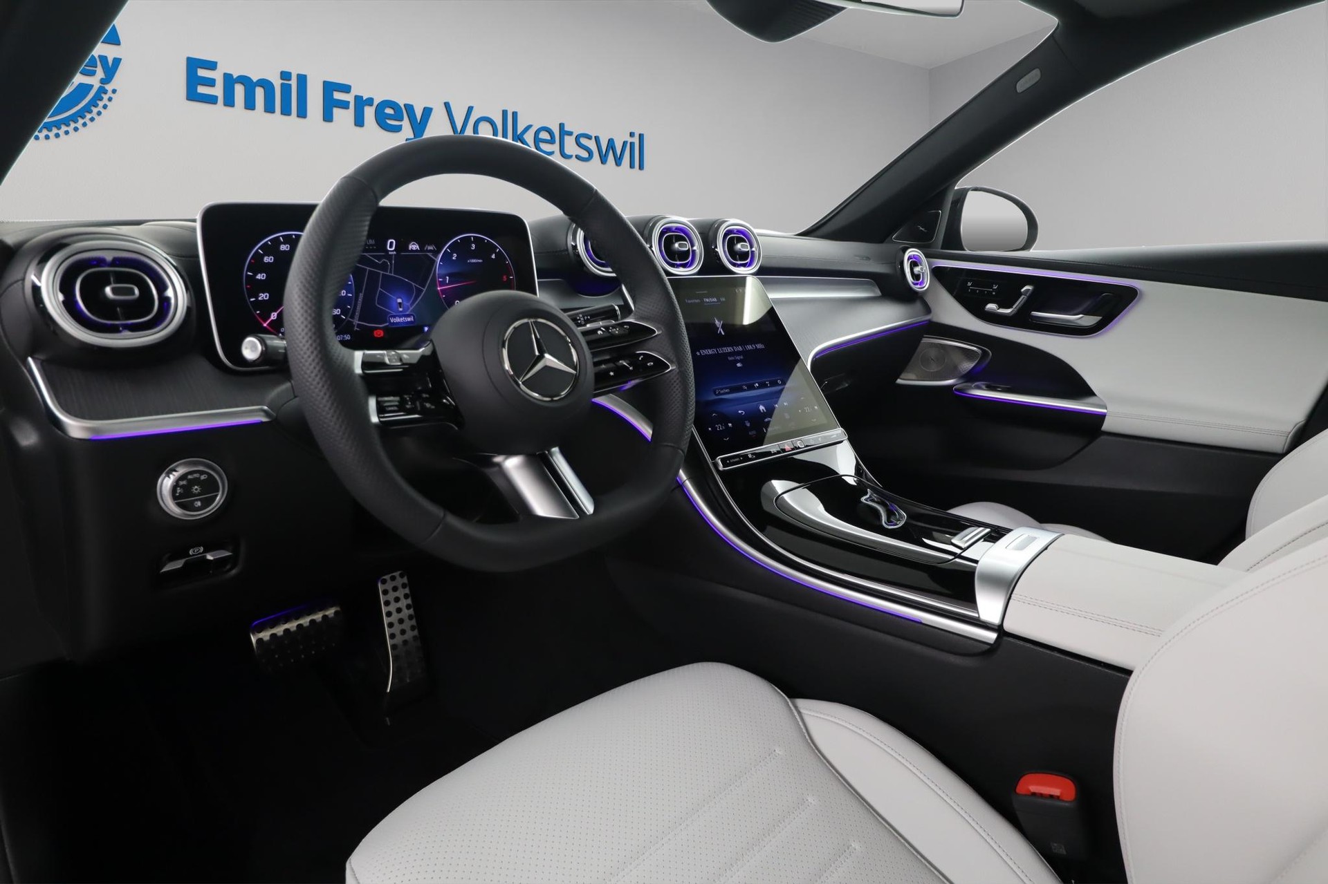 MERCEDES-BENZ C 220 d AMG Line 4Matic T-Modell Swiss Star-image-8