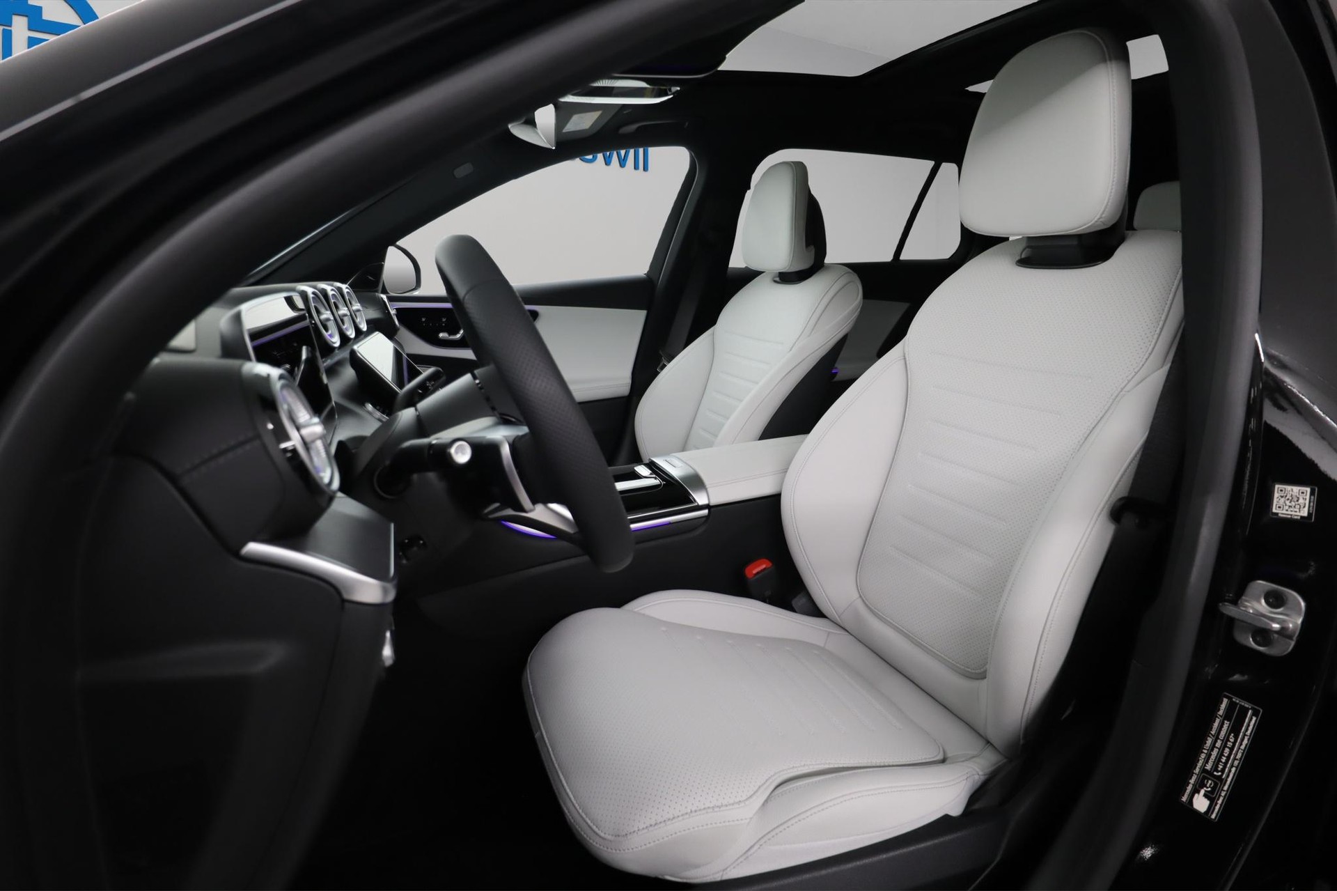 MERCEDES-BENZ C 220 d AMG Line 4Matic T-Modell Swiss Star-image-6