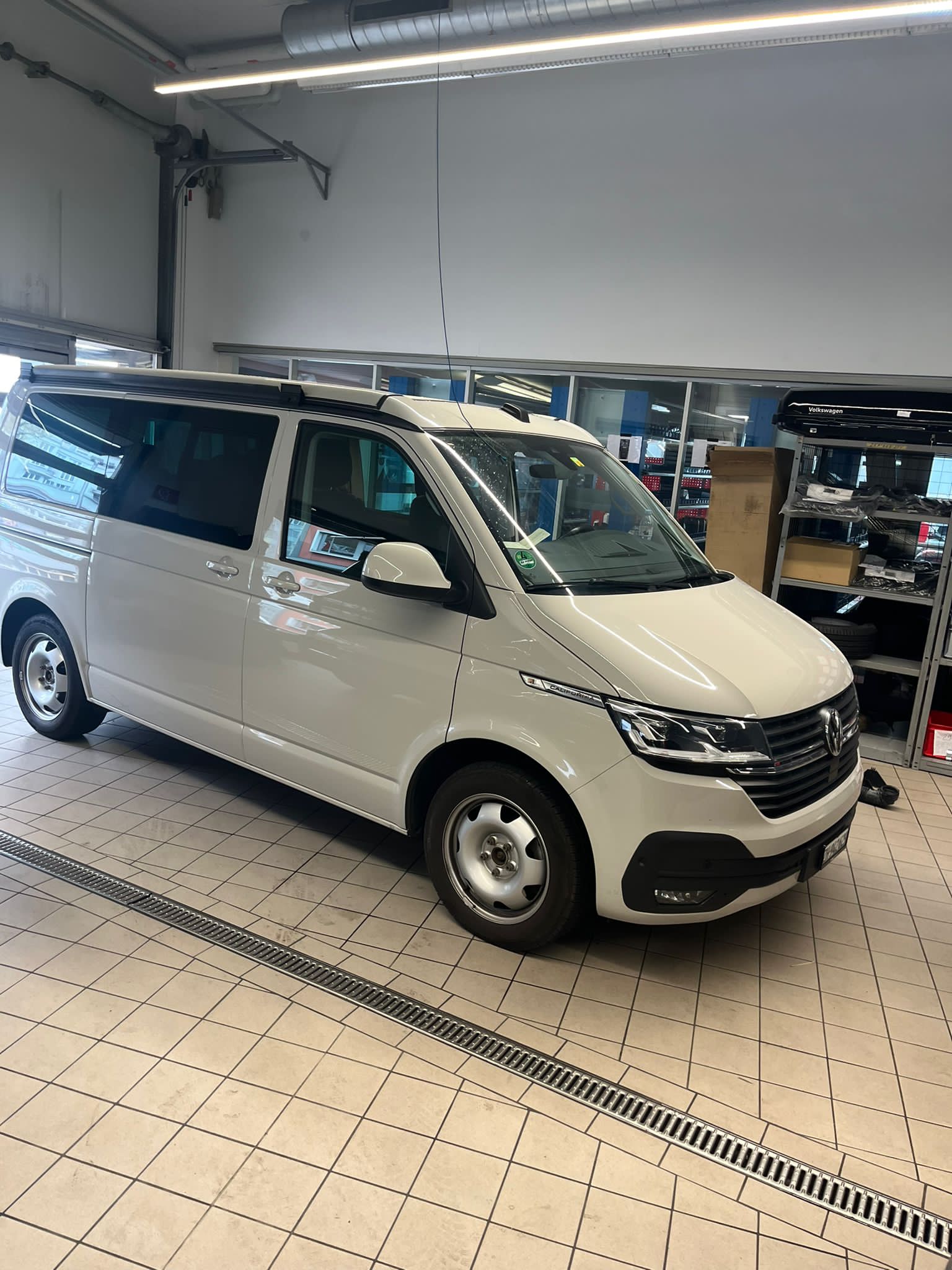 VW T6.1 California TDI 199 Beach Liberty 4Motion DSG-image-2