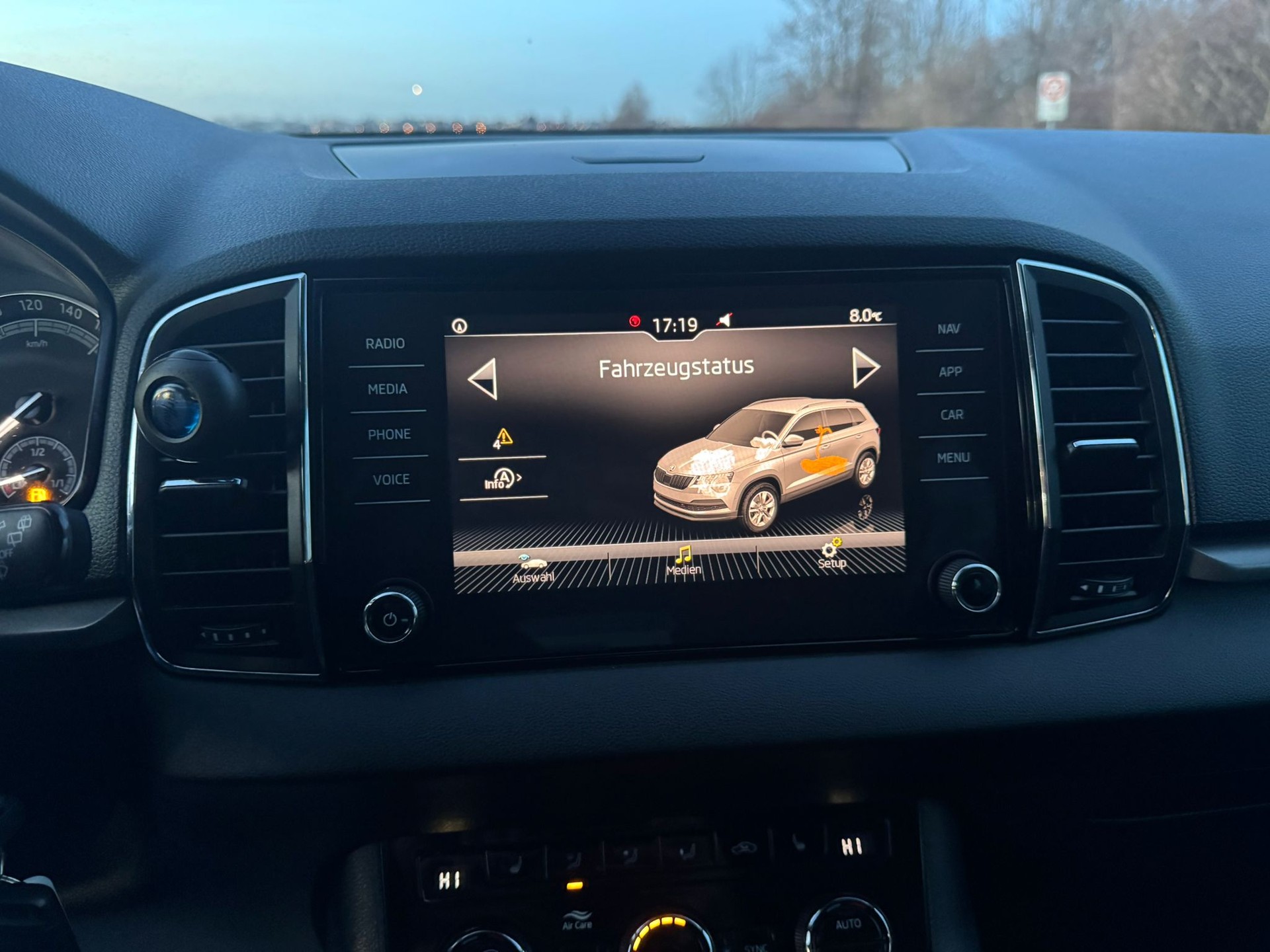 SKODA Karoq 1.0 TSI Ambition-image-24