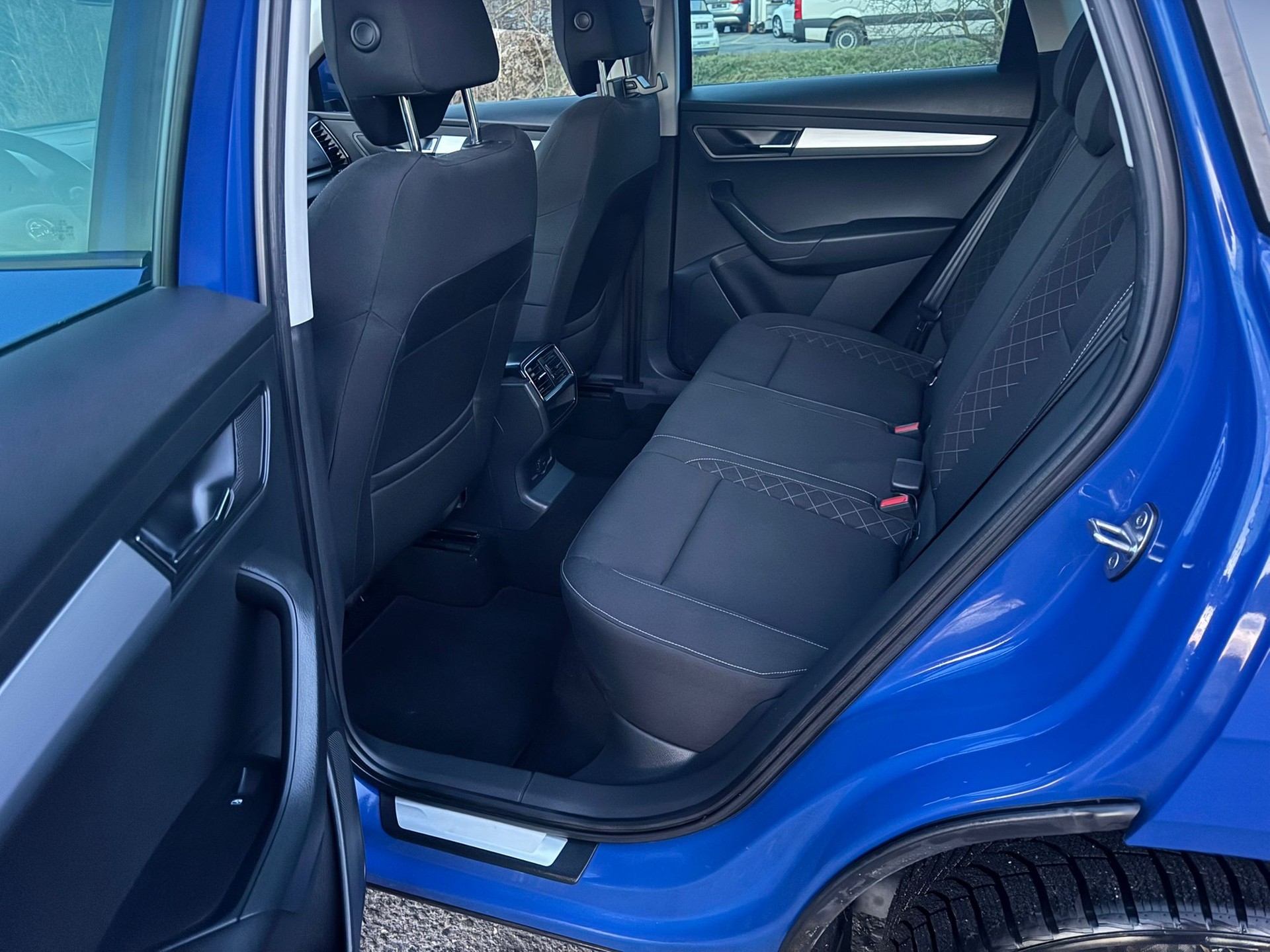 SKODA Karoq 1.0 TSI Ambition-image-13