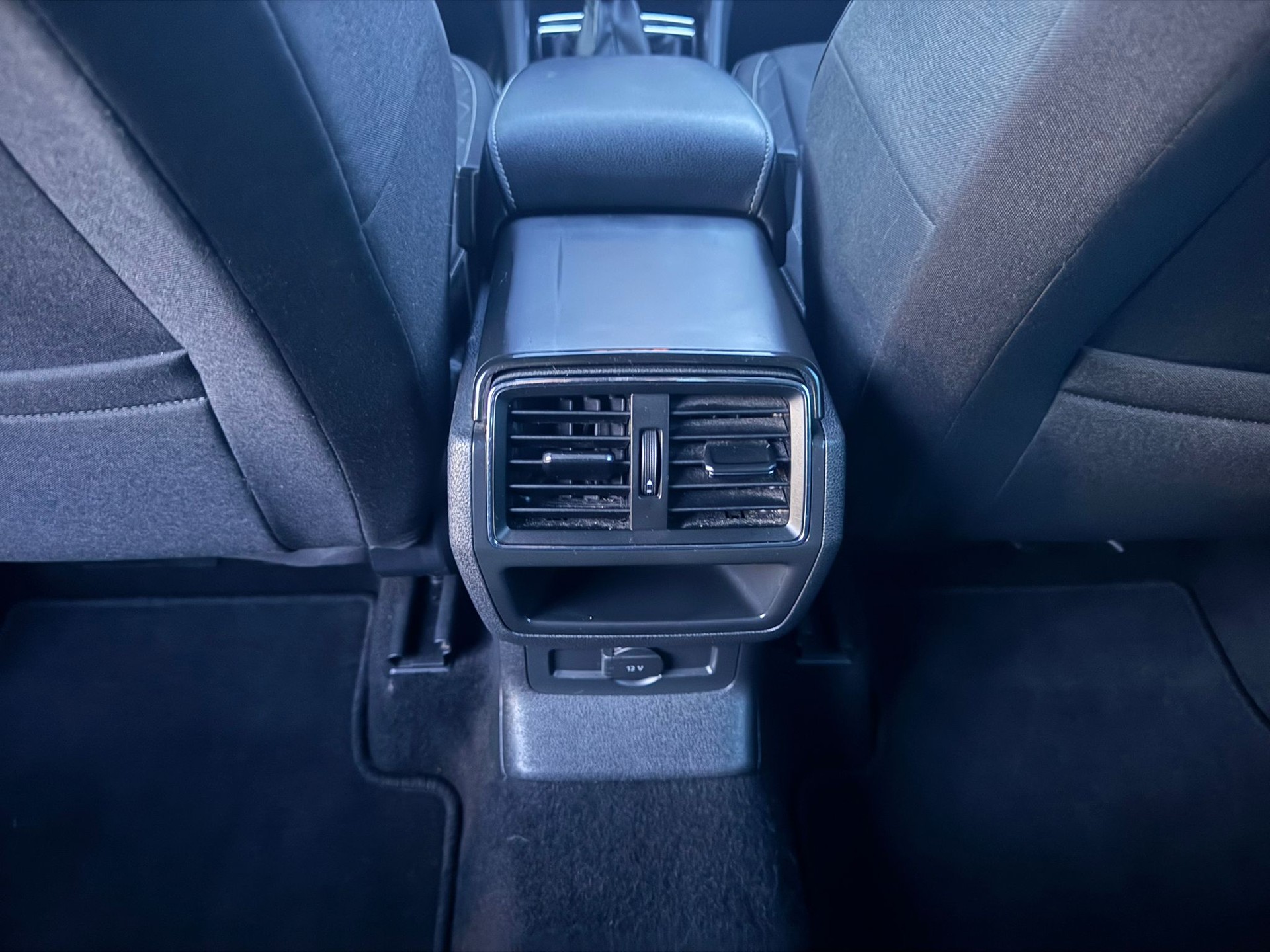 SKODA Karoq 1.0 TSI Ambition-image-15