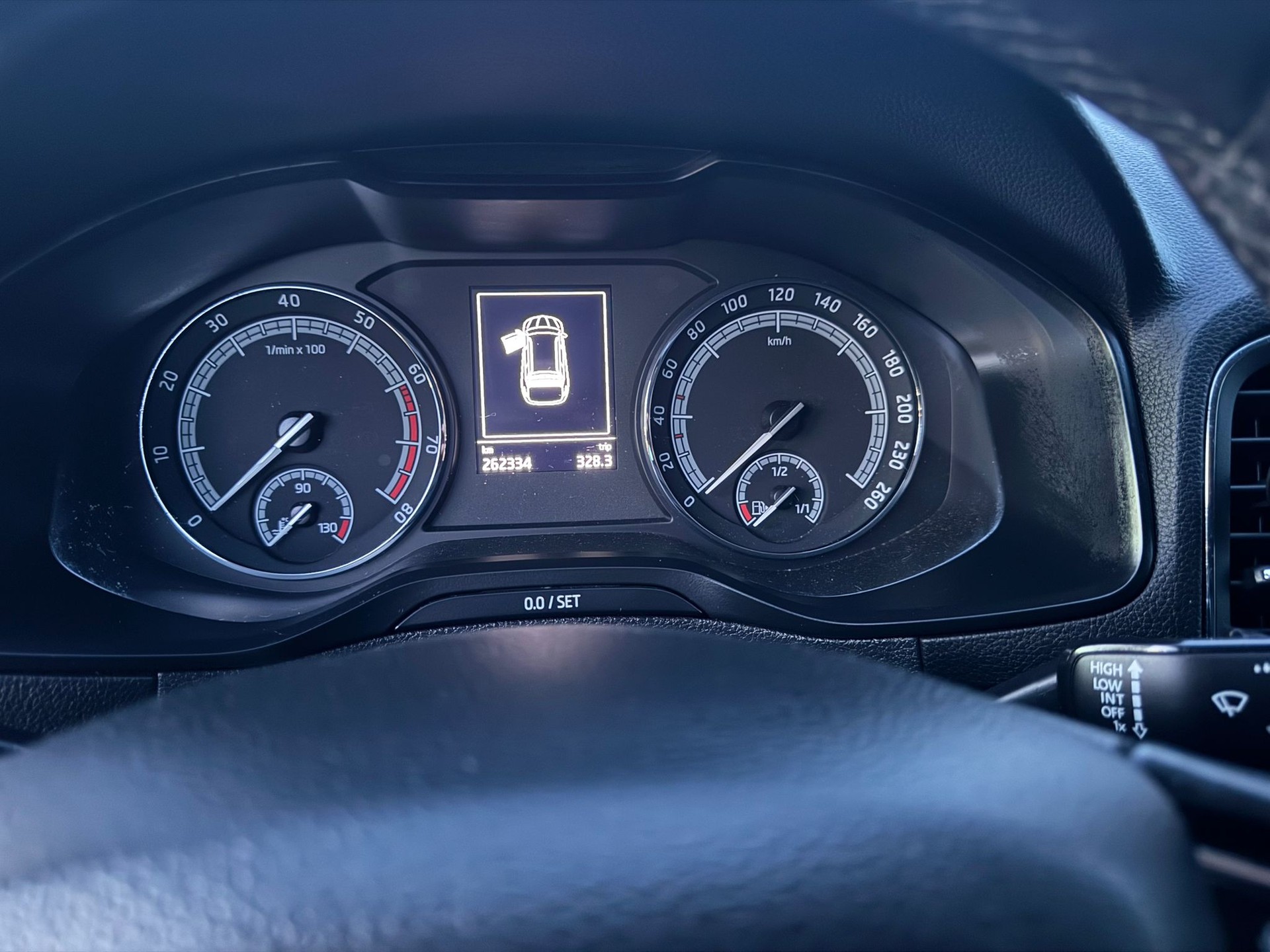 SKODA Karoq 1.0 TSI Ambition-image-19