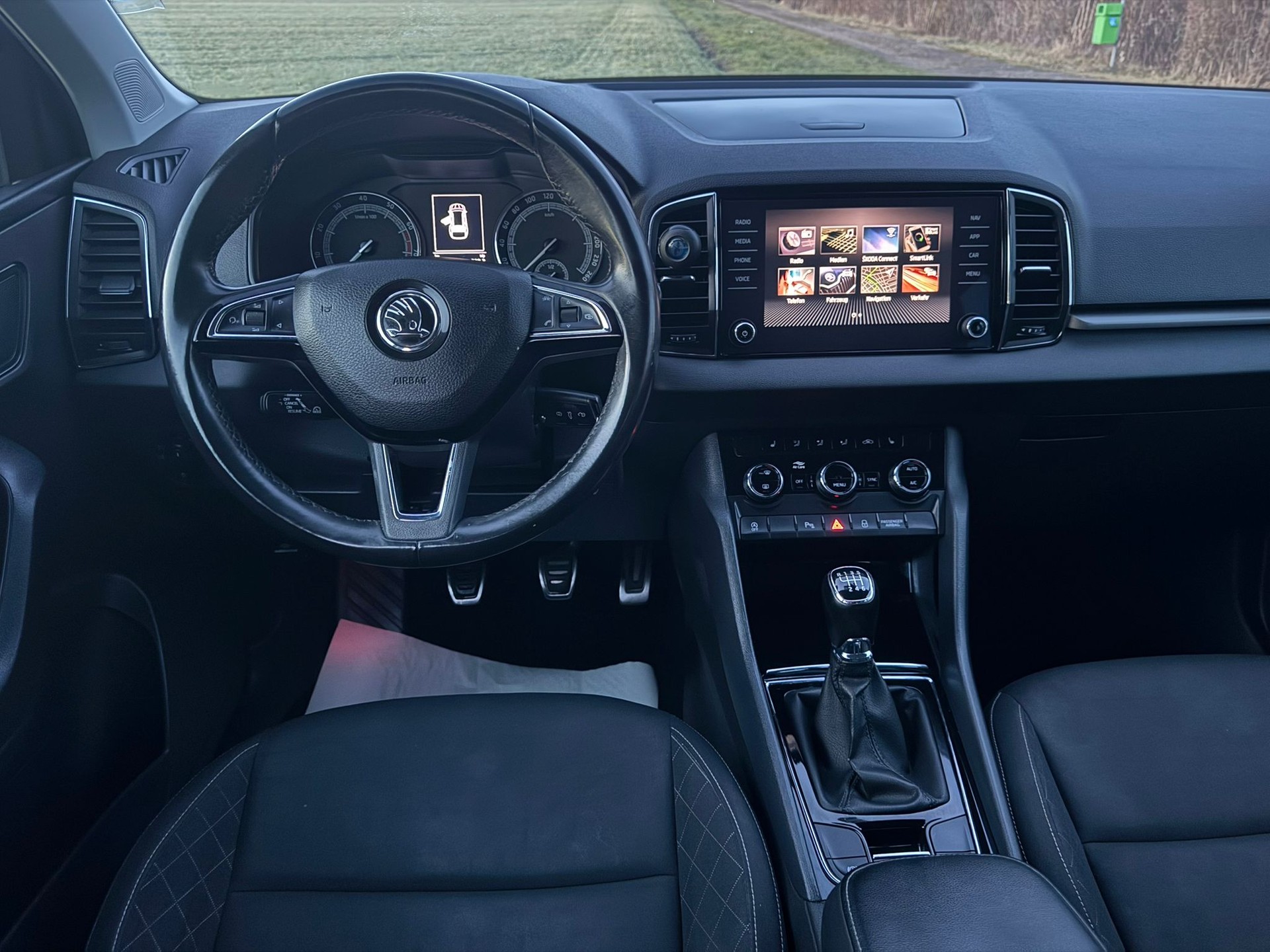 SKODA Karoq 1.0 TSI Ambition-image-16
