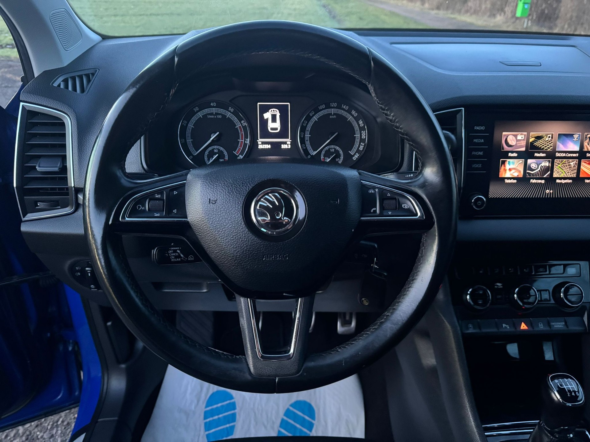 SKODA Karoq 1.0 TSI Ambition-image-17