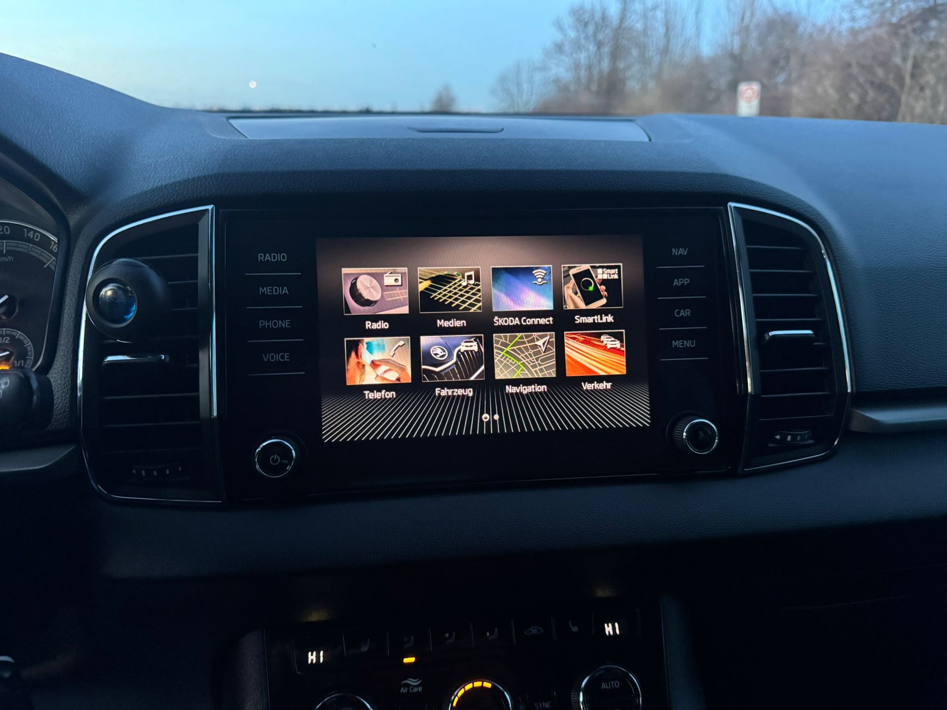 SKODA Karoq 1.0 TSI Ambition-image-21
