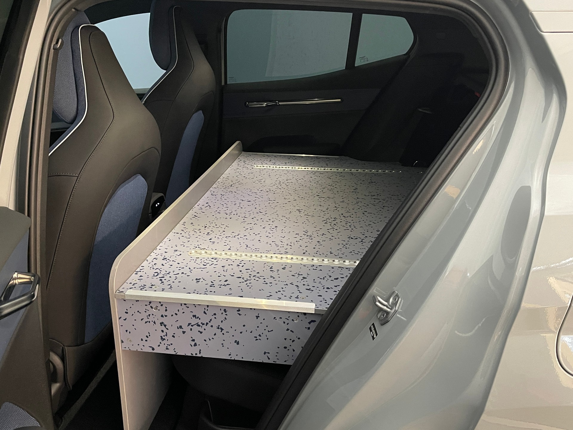 VOLVO EX30 E60 Core WORKER-image-8