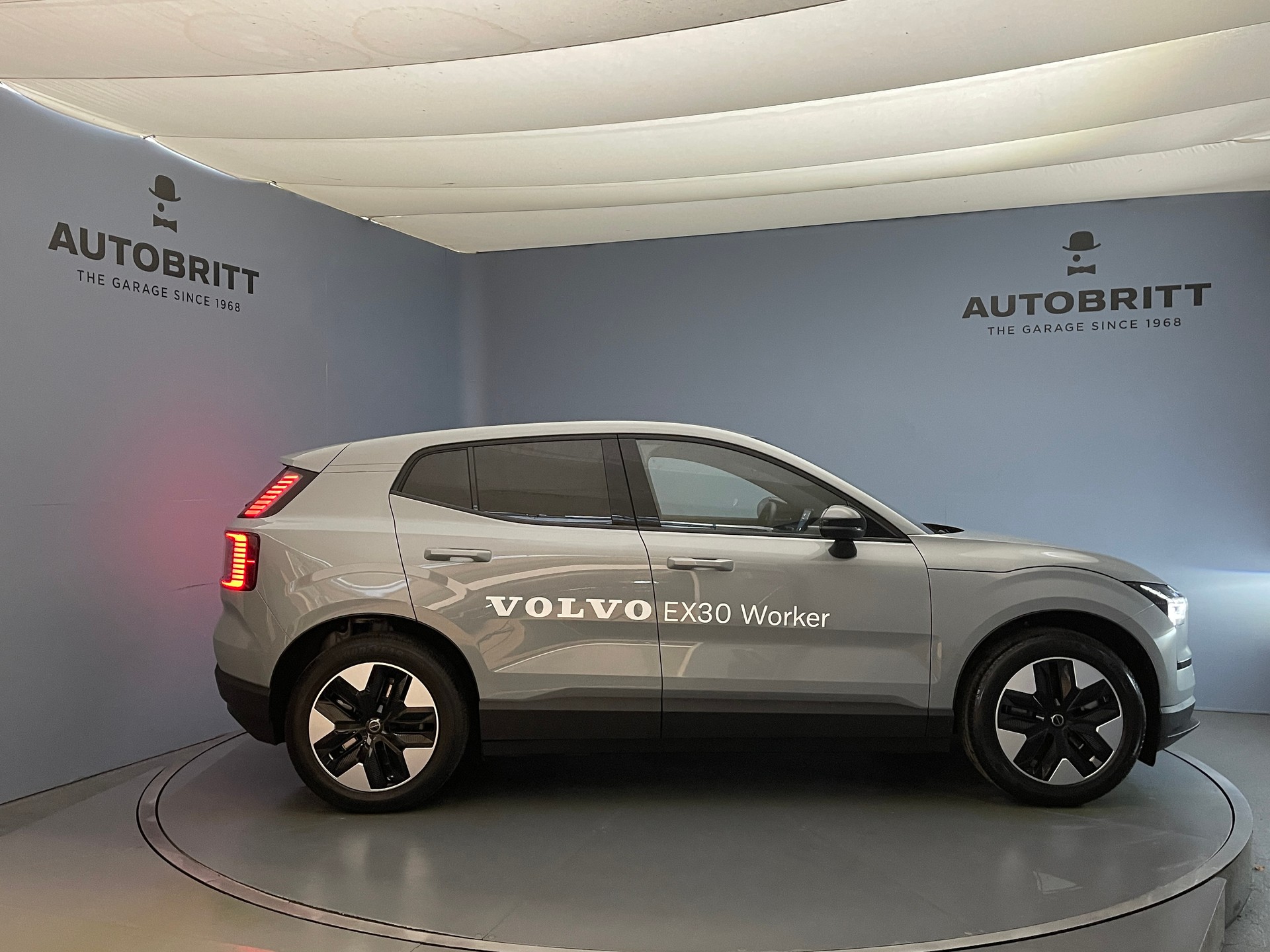 VOLVO EX30 E60 Core WORKER-image-3